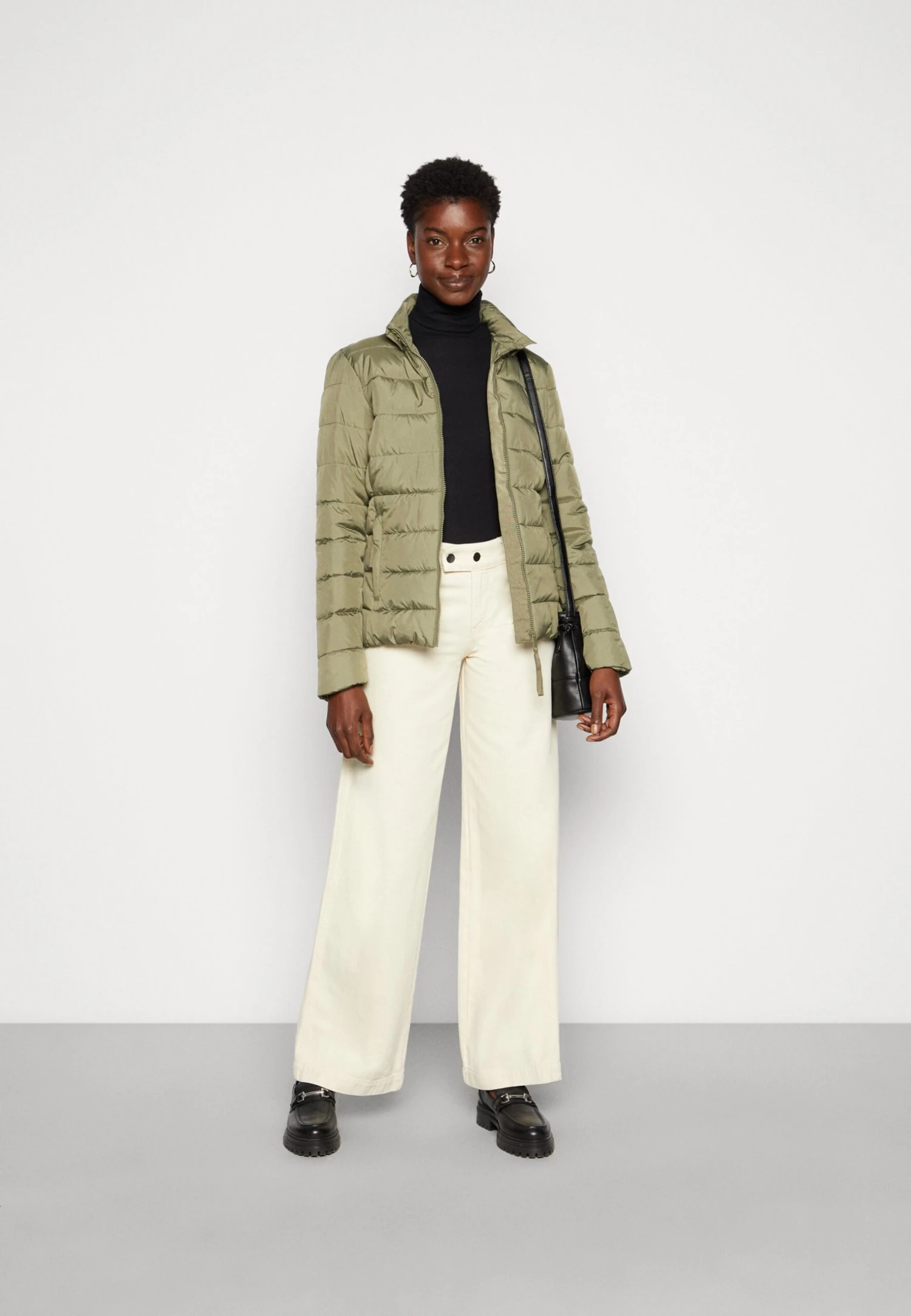 Tom Tailor Ultra Giacca Da Mezza StagioneTree Moss Green Donna Giacche E Blazer TO221U06X-M11 4 Tom Tailor Ultra Giacca Da Mezza StagioneTree Moss Green Donna Giacche E Blazer TO221U06X-M11 - immagine 2