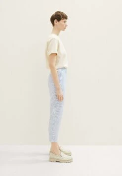 TOM TAILOR Denim Tapered Fit PantaloniWhite Blue Vertical Stripe Donna Pantaloni TO721A0BP-K11 -Tom Tailor 02cf46ca13fe45b1b2fb29b6ea29c991