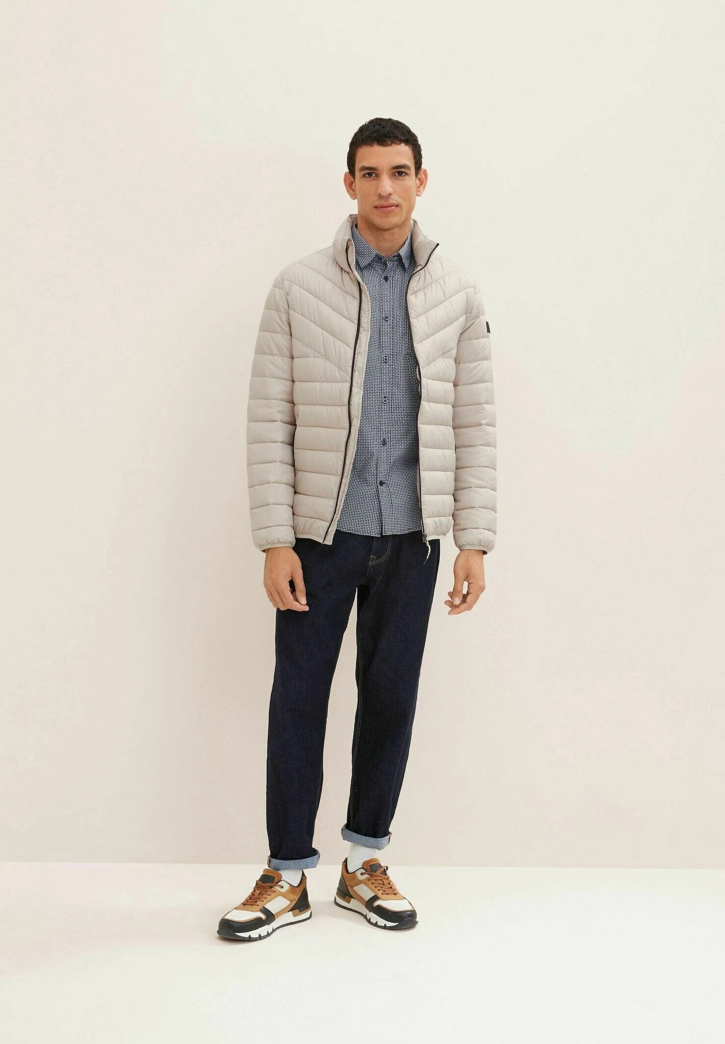 Tom Tailor Mit Allover-Print CamiciaBlue Grey/Blue Minimal Design Uomo Camicie TO222D0XM-K12 4 Tom Tailor Mit Allover-Print CamiciaBlue Grey/Blue Minimal Design Uomo Camicie TO222D0XM-K12 - immagine 2