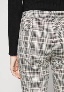 TOM TAILOR Denim Checked Cigarette PantPantaloniRose/Grey Donna Pantaloni TO721A0BG-C11 -Tom Tailor 0c11ff4e06e746ca93240f7cb4de3cfe