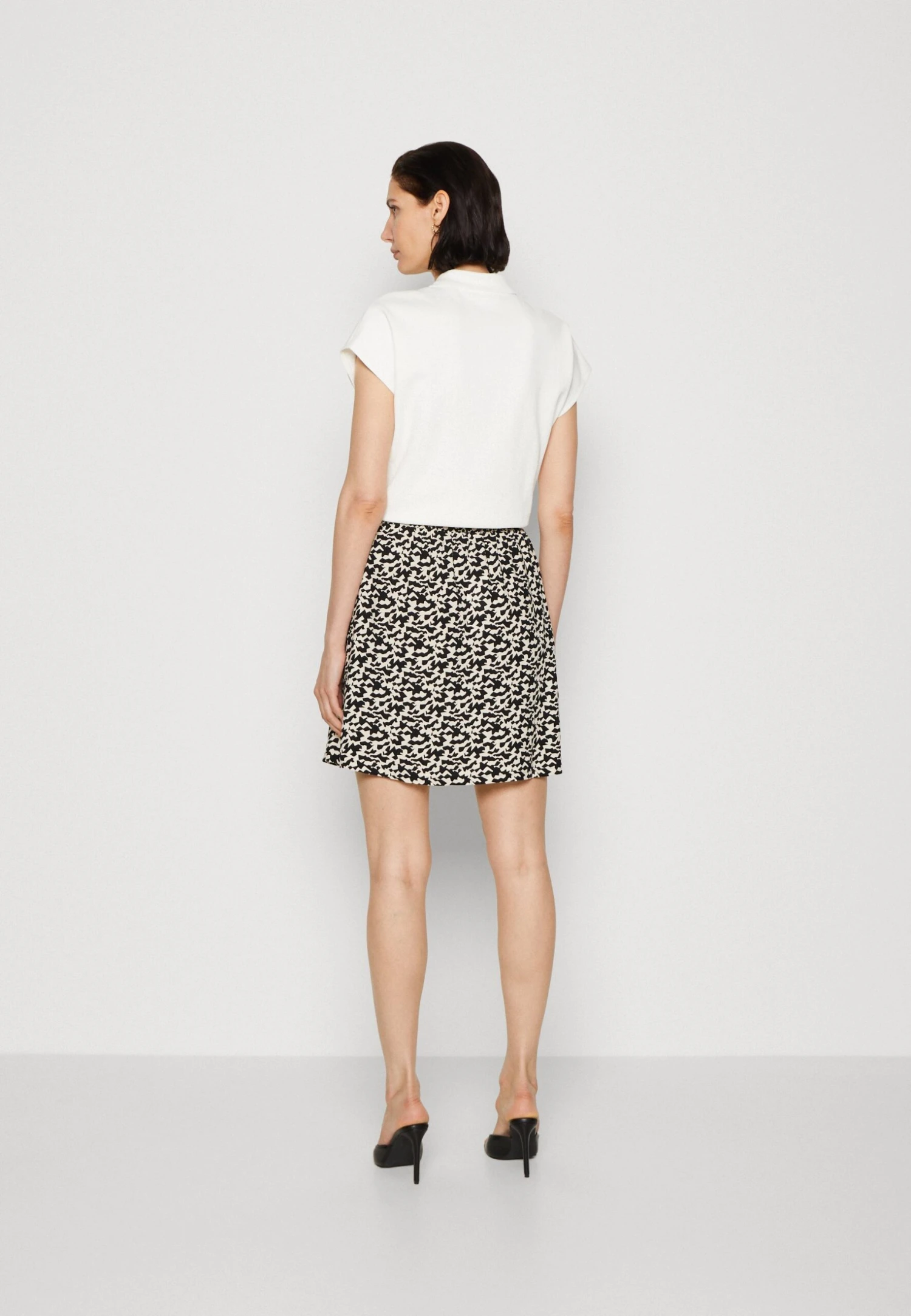 Tom Tailor Gonna A CampanaBlack Donna Gonne TO221B0DA-Q11 5 Tom Tailor Gonna A CampanaBlack Donna Gonne TO221B0DA-Q11 - immagine 3