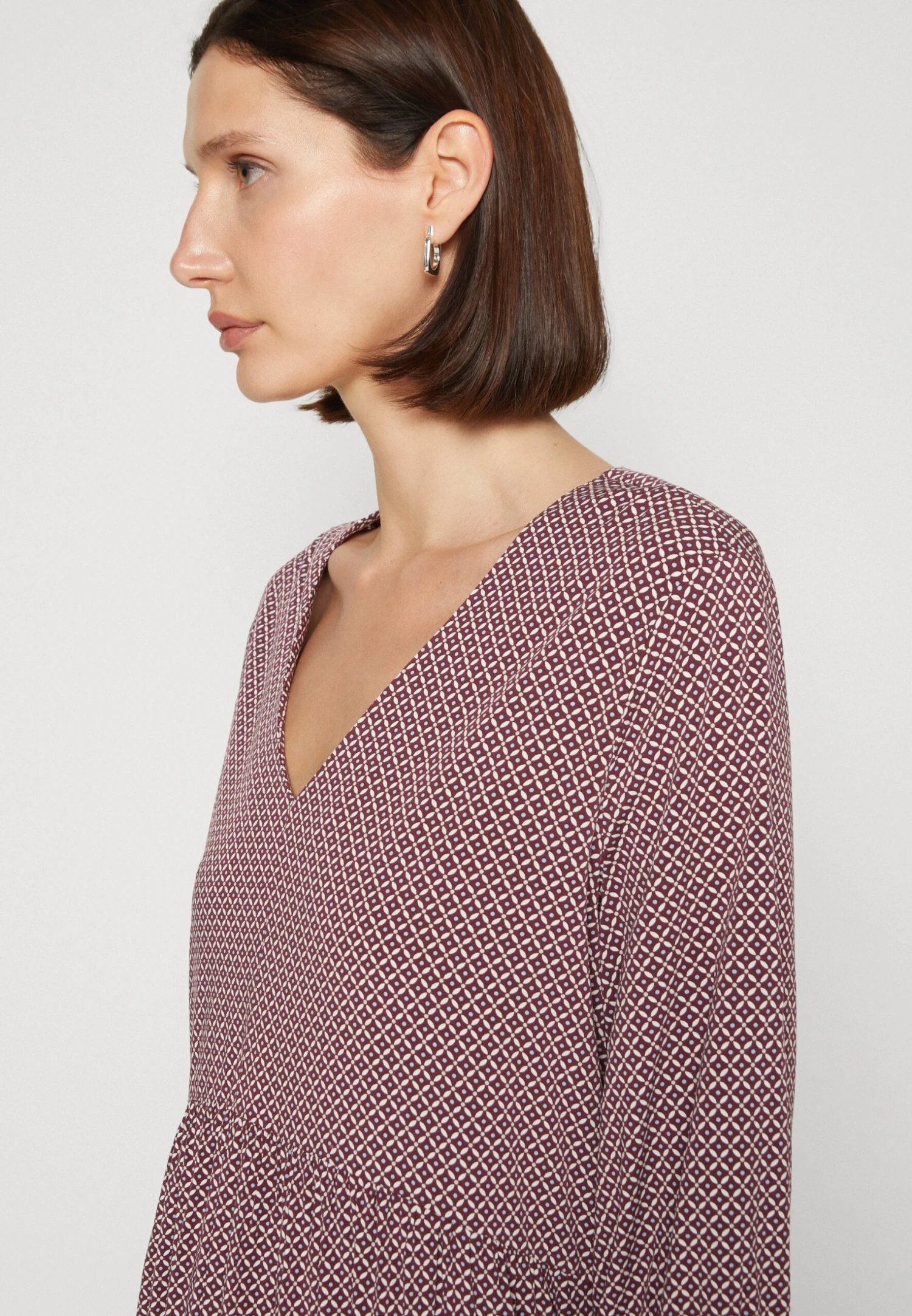 Tom Tailor Feminine V Neck Vestito EstivoBurgundy Donna Vestiti TO221C0RB-G11 6 Tom Tailor Feminine V Neck Vestito EstivoBurgundy Donna Vestiti TO221C0RB-G11 - immagine 4