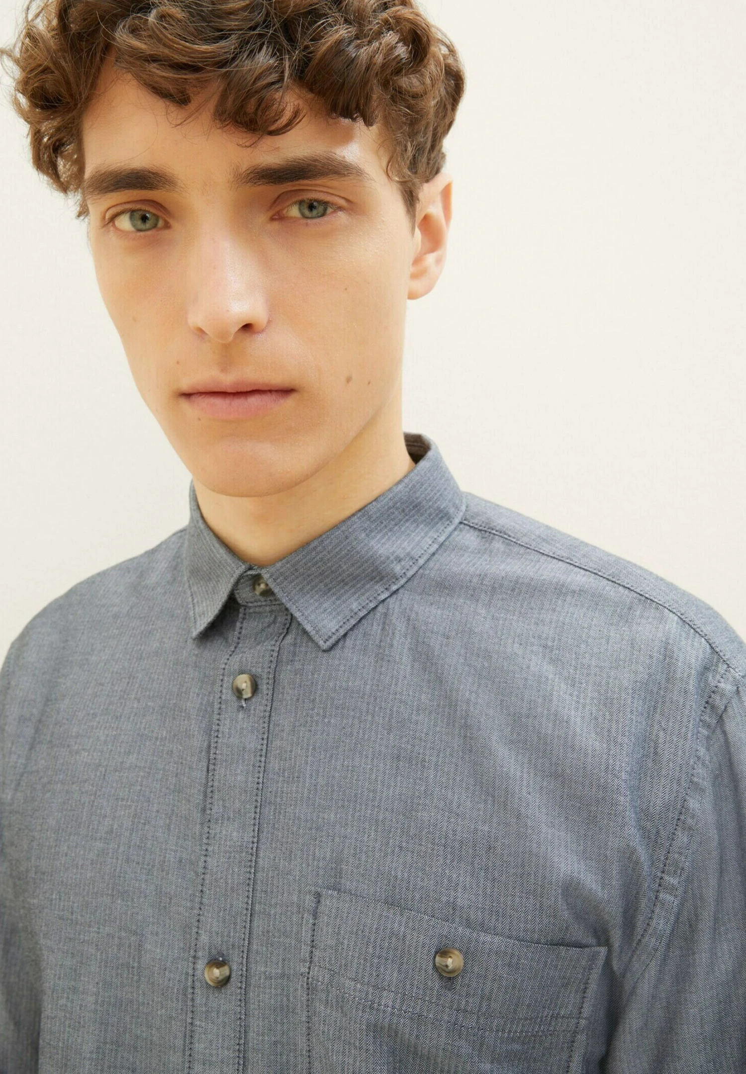 TOM TAILOR Denim Mit BrusttascheCamiciaBlack Mini Herringbone Uomo Camicie TO722D0S3-Q11 6 TOM TAILOR Denim Mit BrusttascheCamiciaBlack Mini Herringbone Uomo Camicie TO722D0S3-Q11 - immagine 4