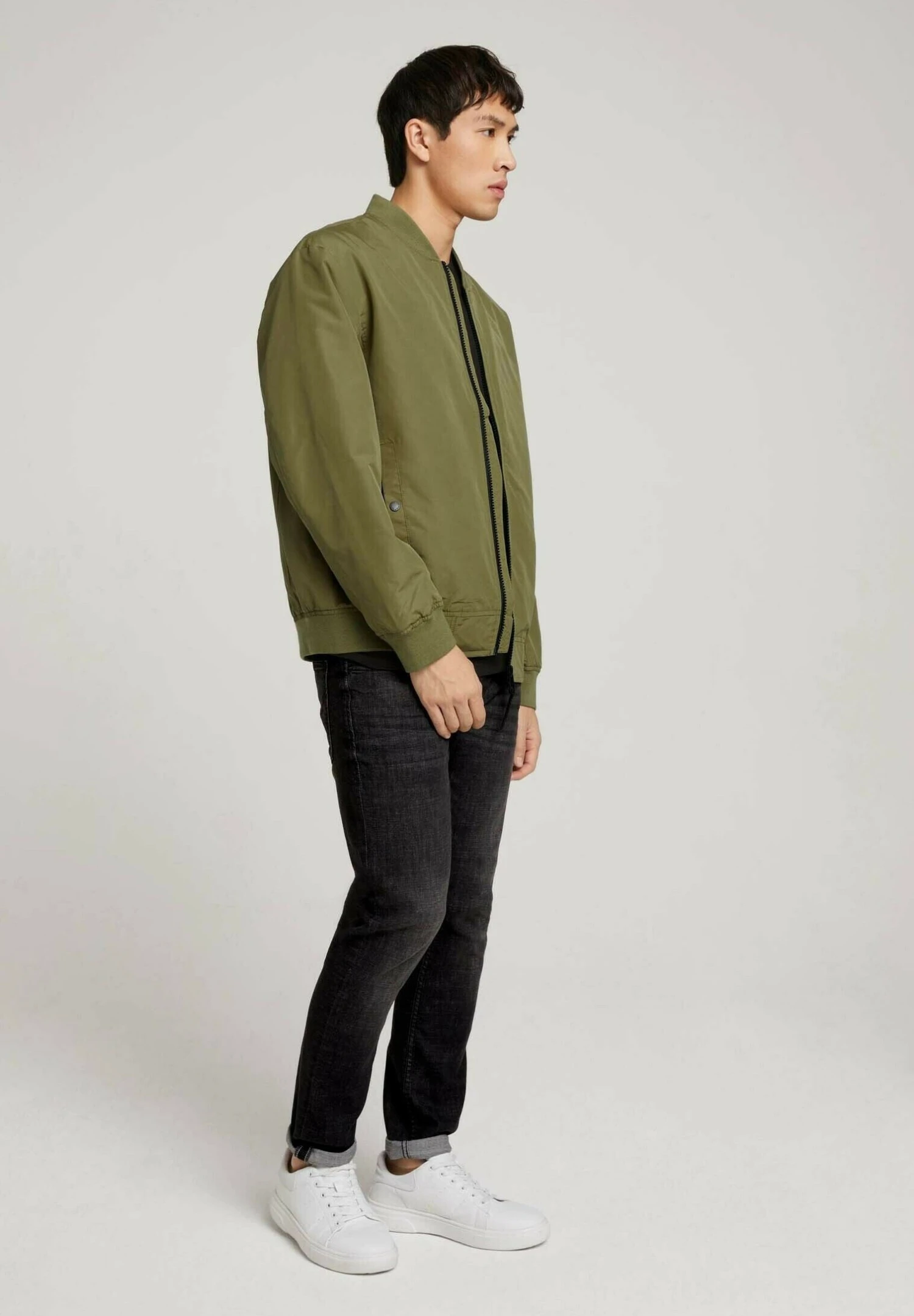 TOM TAILOR Denim Basic Giubbotto BomberSmart Olive Uomo Giacche TO722T06N-N11 4 TOM TAILOR Denim Basic Giubbotto BomberSmart Olive Uomo Giacche TO722T06N-N11 - immagine 2