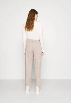 Tom Tailor Checked Barrel Leg PantsPantaloniOffwhite/Beige Donna Pantaloni TO221A0ER-A11 -Tom Tailor 300e2fb4e0e34ca4a0b306d21c12040d