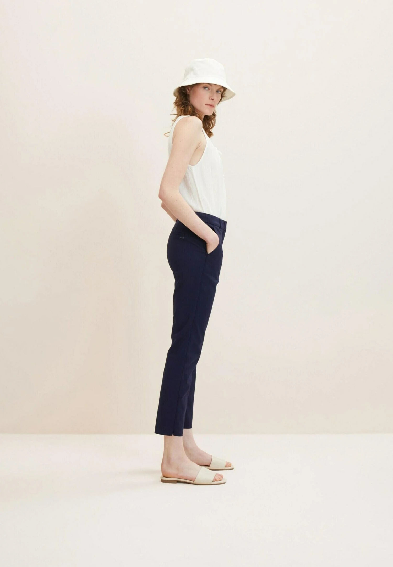 Tom Tailor Mia SlimChinoNavy Midnight Blue Donna Pantaloni TO221A0HJ-K11 6 Tom Tailor Mia SlimChinoNavy Midnight Blue Donna Pantaloni TO221A0HJ-K11 - immagine 4