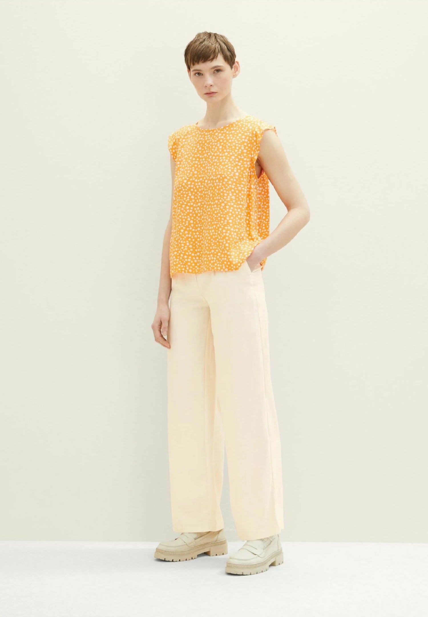 TOM TAILOR Denim Ärmellose CamicettaOrange Flower Print Donna Camicie E Bluse TO721E0OG-H11 4 TOM TAILOR Denim Ärmellose CamicettaOrange Flower Print Donna Camicie E Bluse TO721E0OG-H11 - immagine 2