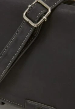 Tom Tailor Lena Flap Top ZipBorsa A TracollaSchwarz Black Donna Borse TO251H10U-Q11 -Tom Tailor 3a0e75b68ff14967b0c7ad87a43a1857