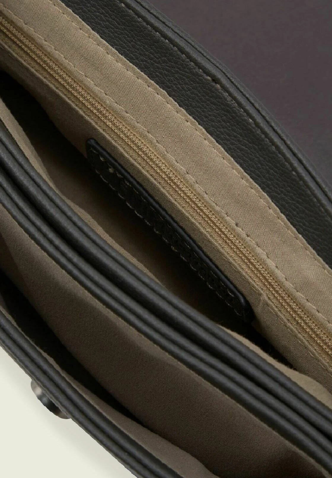 TOM TAILOR Denim Suzan Borsa A TracollaDark Grey Donna Borse TO751H0CD-Q11 5 TOM TAILOR Denim Suzan Borsa A TracollaDark Grey Donna Borse TO751H0CD-Q11 - immagine 3