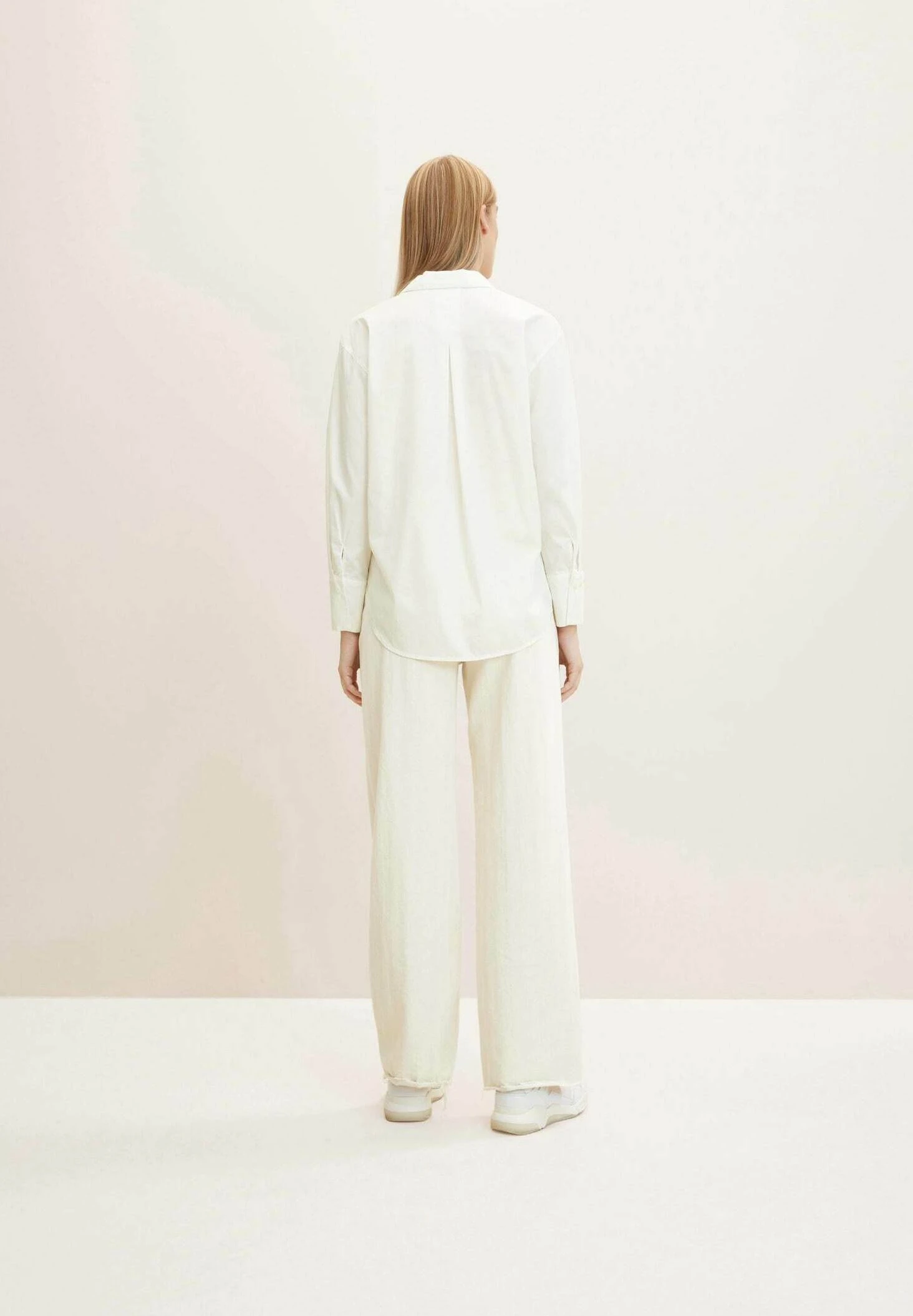 Tom Tailor Mit Aufgesetzter BrusttascheCamiciaWhisper White Donna Camicie E Bluse TO221E137-B11 5 Tom Tailor Mit Aufgesetzter BrusttascheCamiciaWhisper White Donna Camicie E Bluse TO221E137-B11 - immagine 3