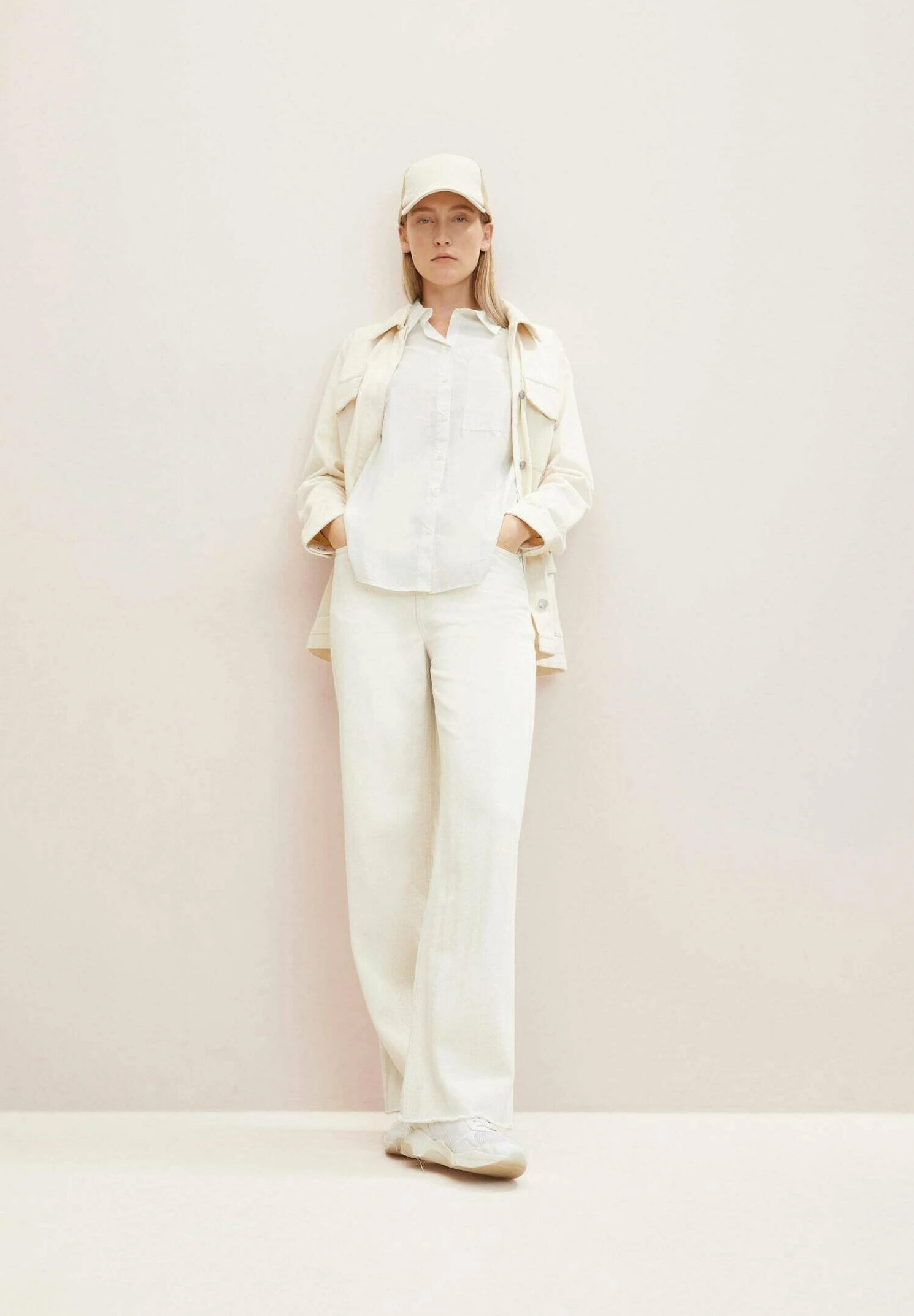 Tom Tailor Mit Aufgesetzter BrusttascheCamiciaWhisper White Donna Camicie E Bluse TO221E137-B11 4 Tom Tailor Mit Aufgesetzter BrusttascheCamiciaWhisper White Donna Camicie E Bluse TO221E137-B11 - immagine 2