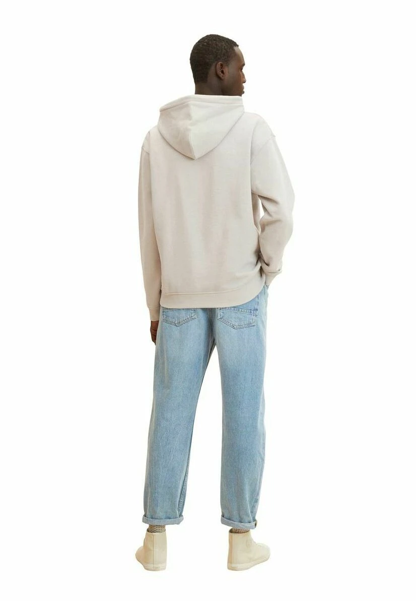 TOM TAILOR Denim Hoodie With PrintFelpa Con CappuccioLight Dove Grey Uomo Maglieria E Felpe TO722S0FO-C12 4 TOM TAILOR Denim Hoodie With PrintFelpa Con CappuccioLight Dove Grey Uomo Maglieria E Felpe TO722S0FO-C12 - immagine 2