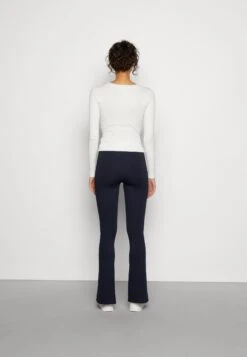 TOM TAILOR Denim Flared PantaloniSky Captain Blue Donna Pantaloni TO721A0AE-K11 10 TOM TAILOR Denim Flared PantaloniSky Captain Blue Donna Pantaloni TO721A0AE-K11 -Tom Tailor 4c7308e5d70f49a48a68a7ddbcec9369