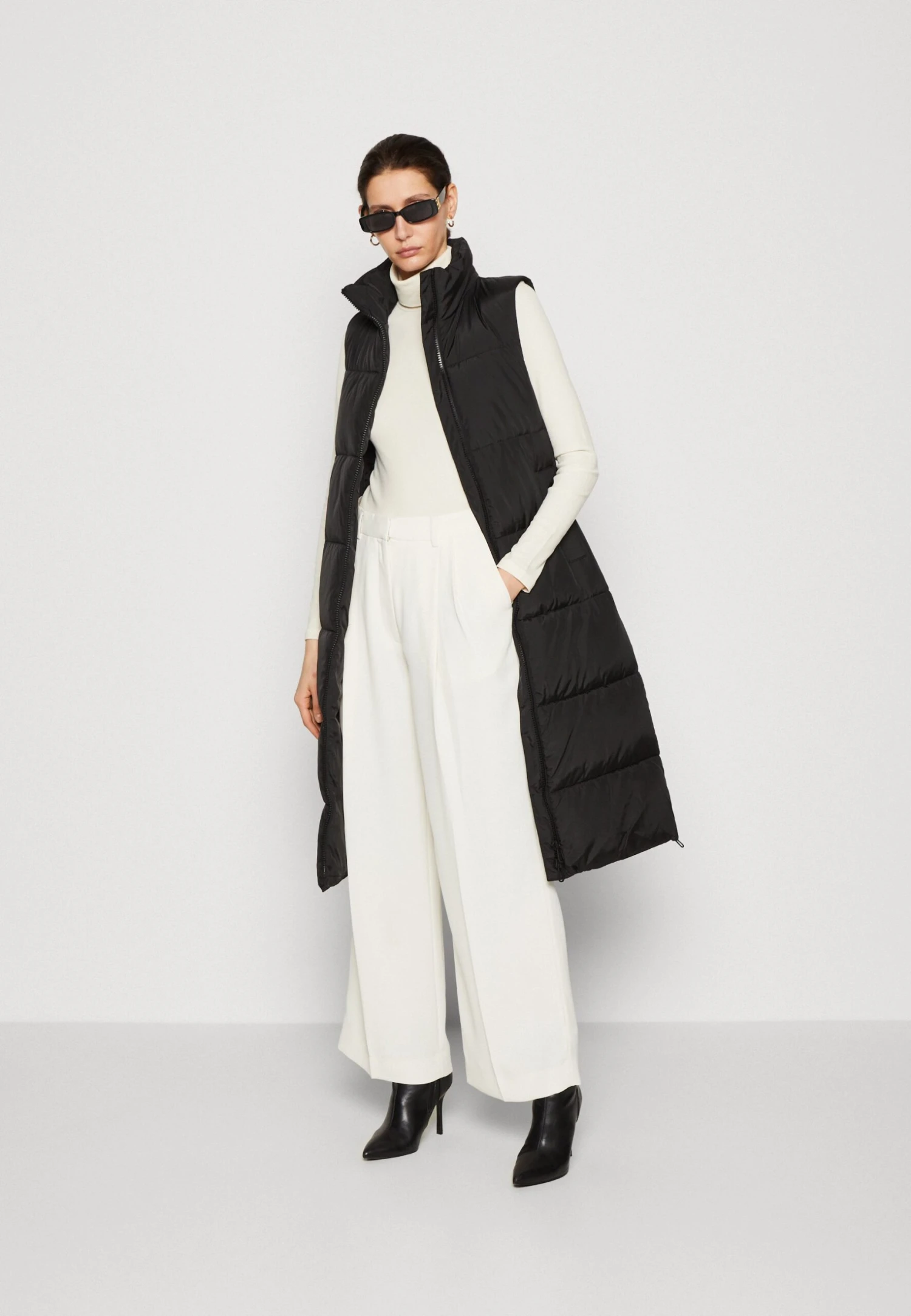 TOM TAILOR Denim Long Puffer VestSmanicatoDeep Black Donna Giacche E Blazer TO721U055-Q11 4 TOM TAILOR Denim Long Puffer VestSmanicatoDeep Black Donna Giacche E Blazer TO721U055-Q11 - immagine 2