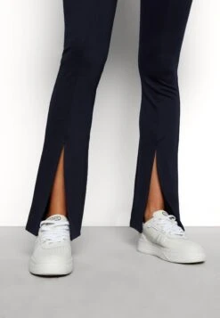 TOM TAILOR Denim Flared PantaloniSky Captain Blue Donna Pantaloni TO721A0AE-K11 13 TOM TAILOR Denim Flared PantaloniSky Captain Blue Donna Pantaloni TO721A0AE-K11 -Tom Tailor 54394f1a0e40466bacabed8fb891e036