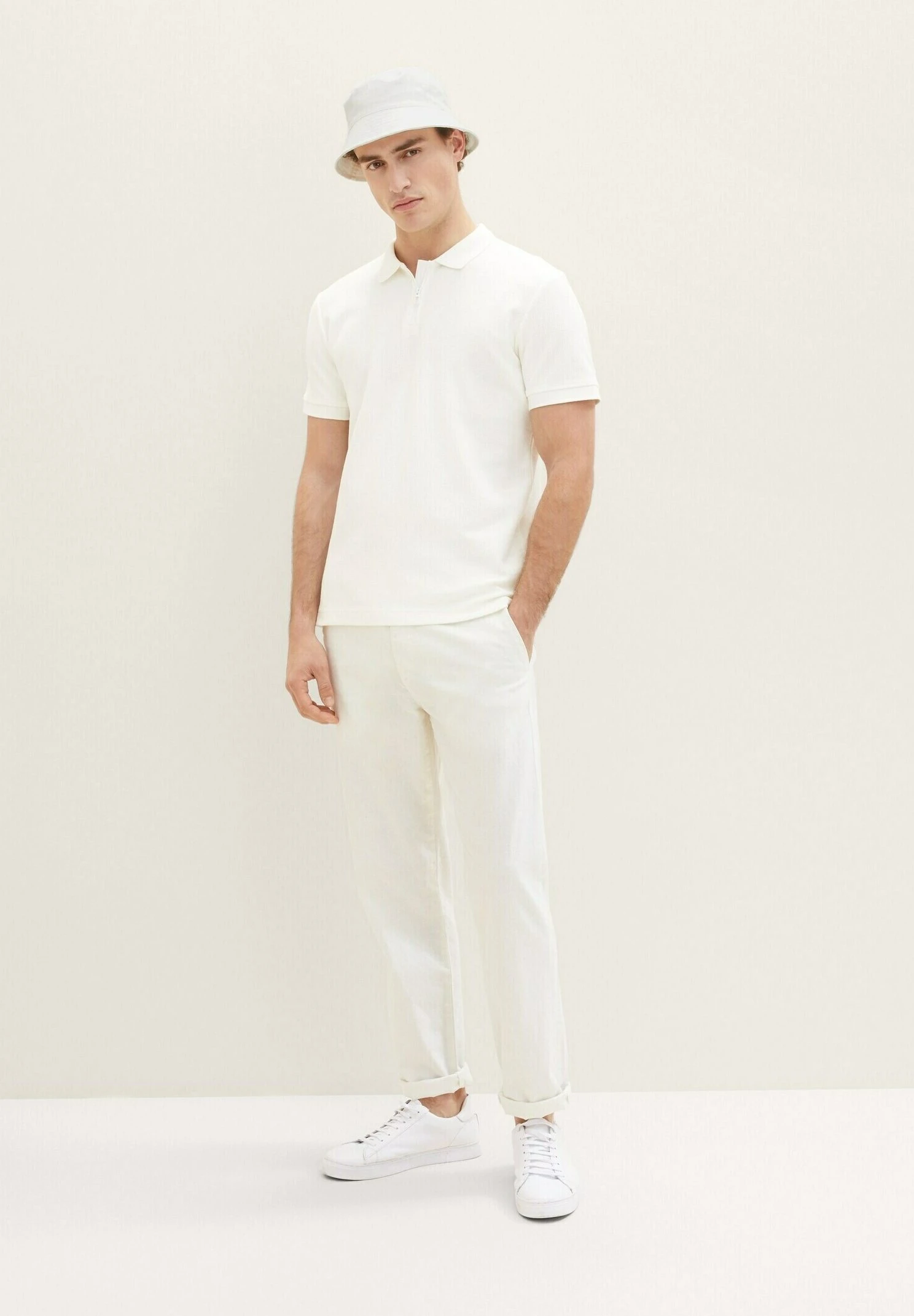 Tom Tailor Mit StrukturPoloOff White Uomo T-shirt E Polo TO222P0DG-A11 4 Tom Tailor Mit StrukturPoloOff White Uomo T-shirt E Polo TO222P0DG-A11 - immagine 2