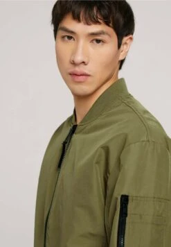 TOM TAILOR Denim Basic Giubbotto BomberSmart Olive Uomo Giacche TO722T06N-N11 10 TOM TAILOR Denim Basic Giubbotto BomberSmart Olive Uomo Giacche TO722T06N-N11 -Tom Tailor 573047d7b2a341b0b81de56686bd66bf