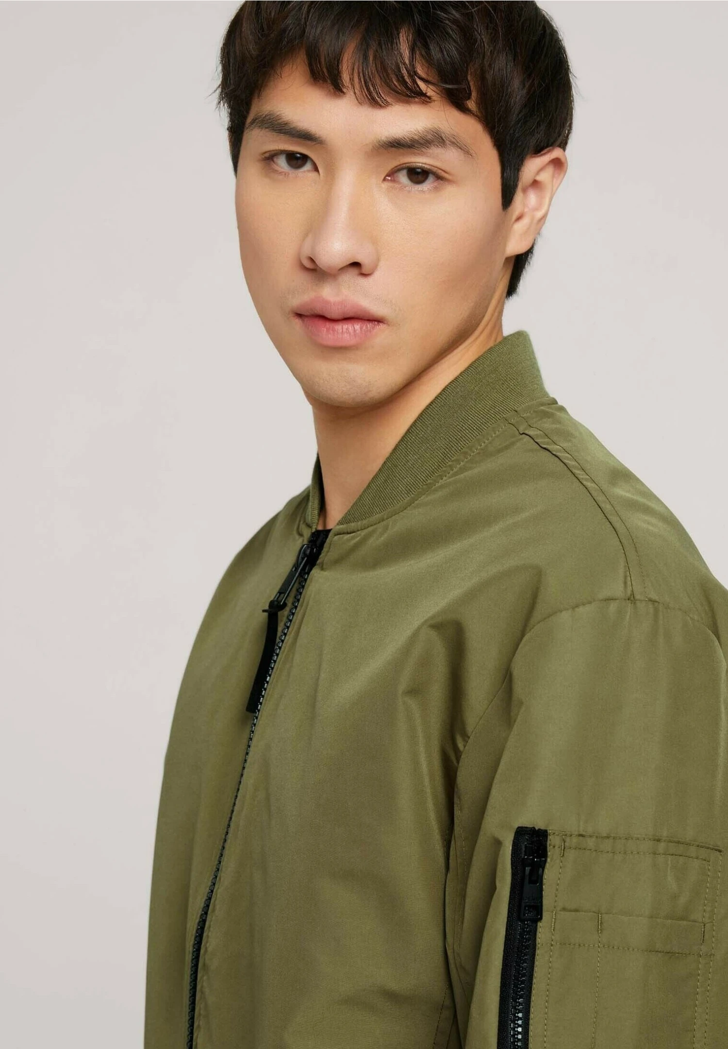 TOM TAILOR Denim Basic Giubbotto BomberSmart Olive Uomo Giacche TO722T06N-N11 6 TOM TAILOR Denim Basic Giubbotto BomberSmart Olive Uomo Giacche TO722T06N-N11 - immagine 4