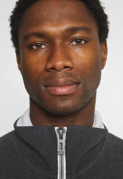 Tom Tailor With CutlineFelpa Con ZipDark Grey Melange Uomo Maglieria E Felpe TO222S0AE-Q11 -Tom Tailor 599ee1933d83460d9a0b8f90f43182d5