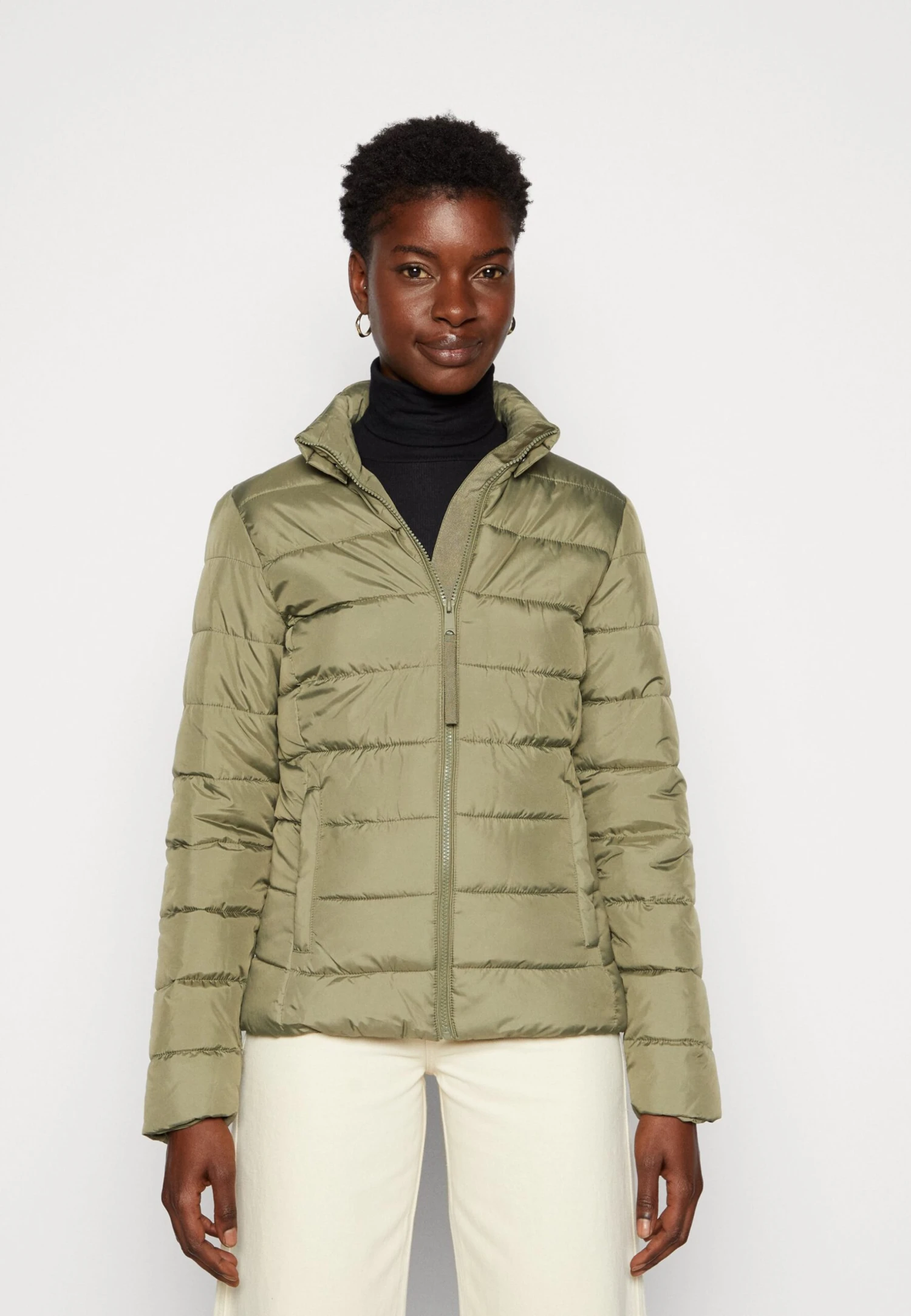 Tom Tailor Ultra Giacca Da Mezza StagioneTree Moss Green Donna Giacche E Blazer TO221U06X-M11 3 Tom Tailor Ultra Giacca Da Mezza StagioneTree Moss Green Donna Giacche E Blazer TO221U06X-M11