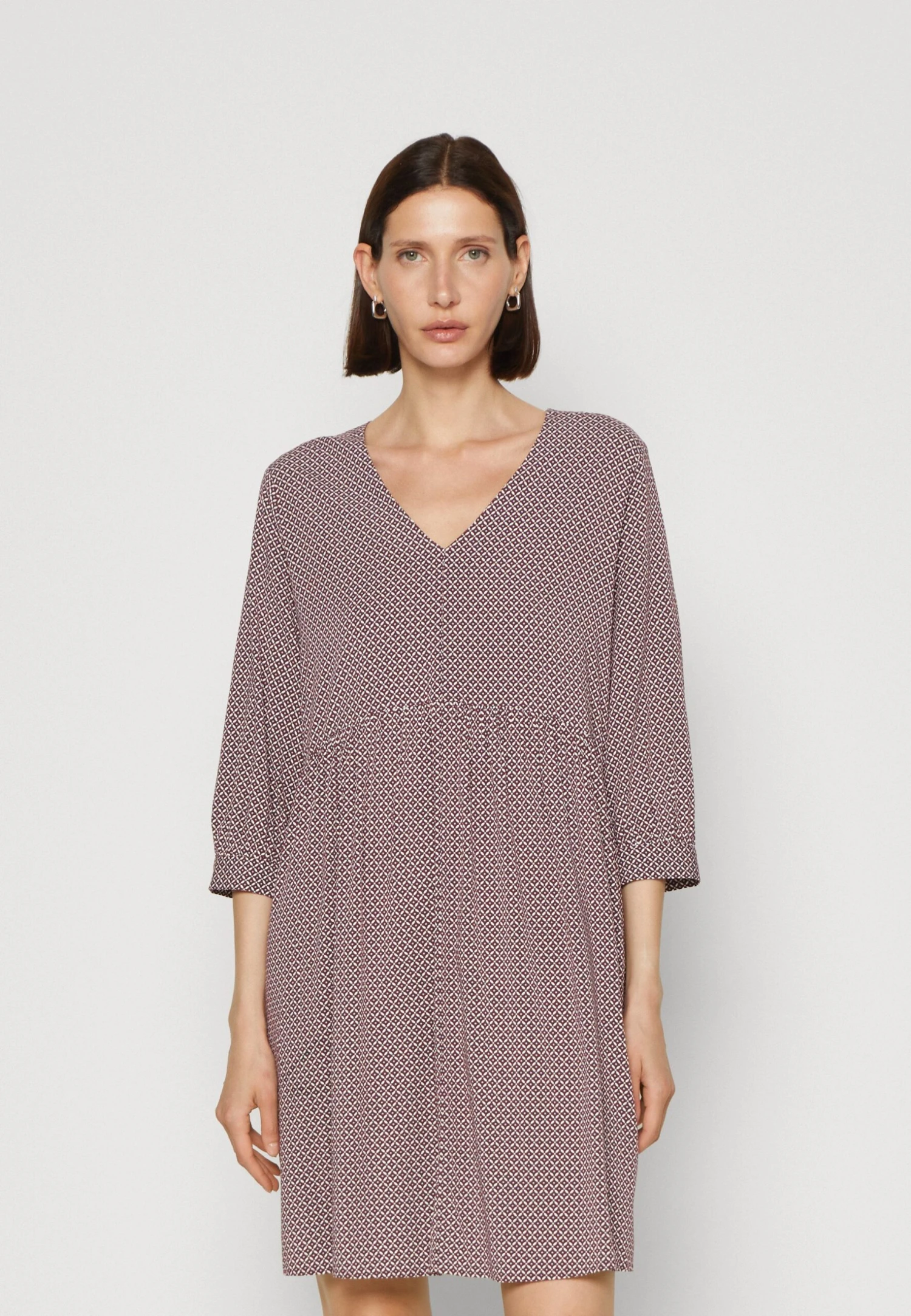 Tom Tailor Feminine V Neck Vestito EstivoBurgundy Donna Vestiti TO221C0RB-G11 3 Tom Tailor Feminine V Neck Vestito EstivoBurgundy Donna Vestiti TO221C0RB-G11