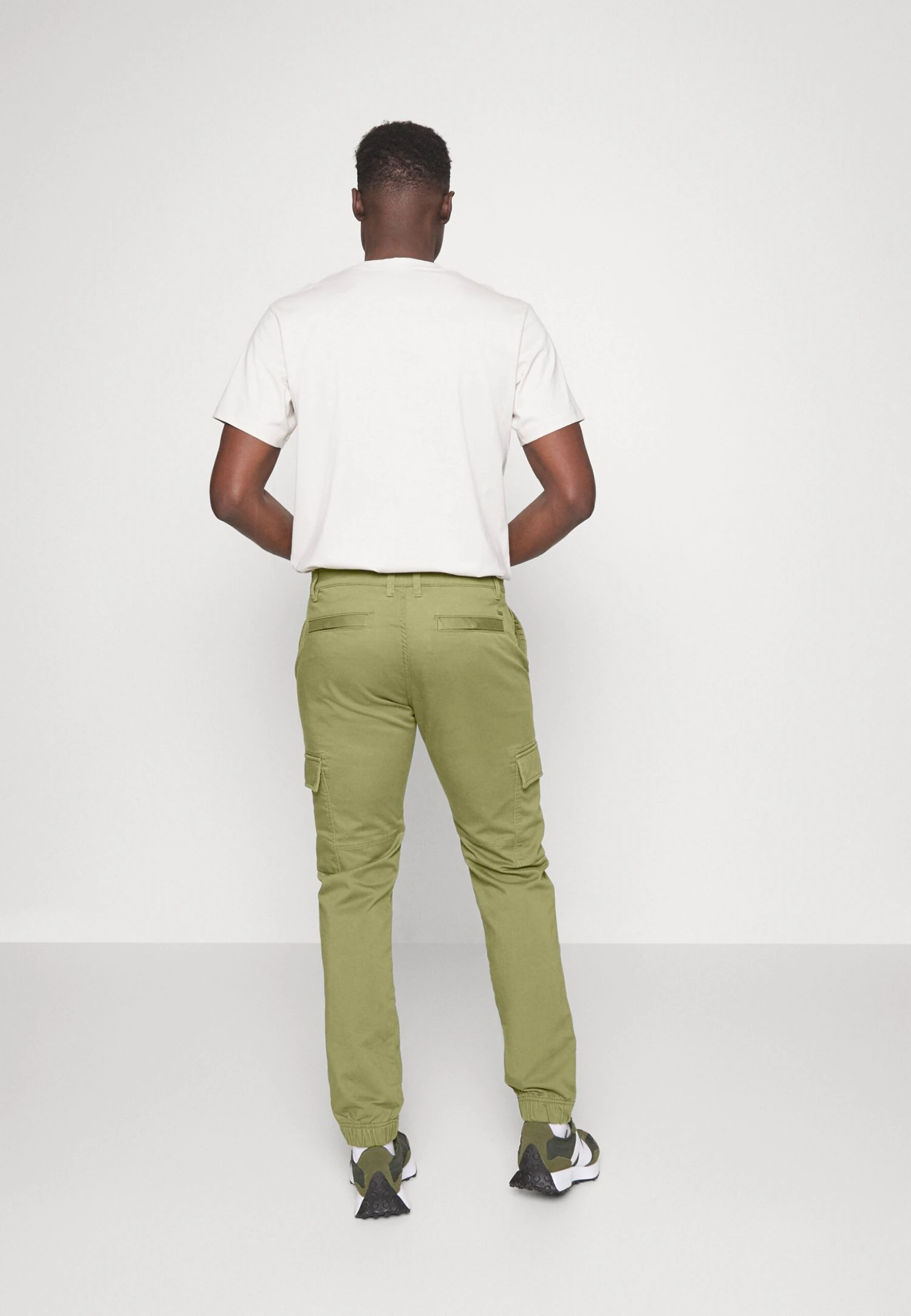 Tom Tailor Pantaloni CargoOlive Branch Green Uomo Pantaloni TO222E06M-M11 5 Tom Tailor Pantaloni CargoOlive Branch Green Uomo Pantaloni TO222E06M-M11 - immagine 3