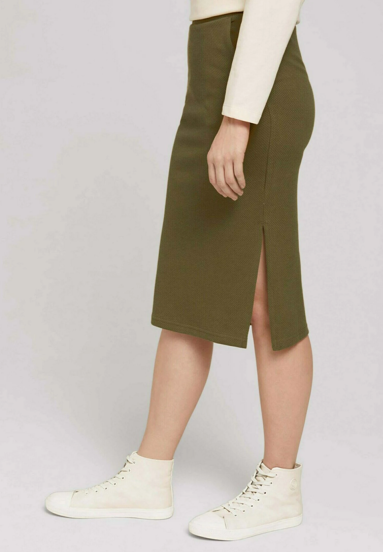 Tom Tailor StructuredGonna A TubinoStrong Olive Donna Gonne TO221B0BS-N11 6 Tom Tailor StructuredGonna A TubinoStrong Olive Donna Gonne TO221B0BS-N11 - immagine 4