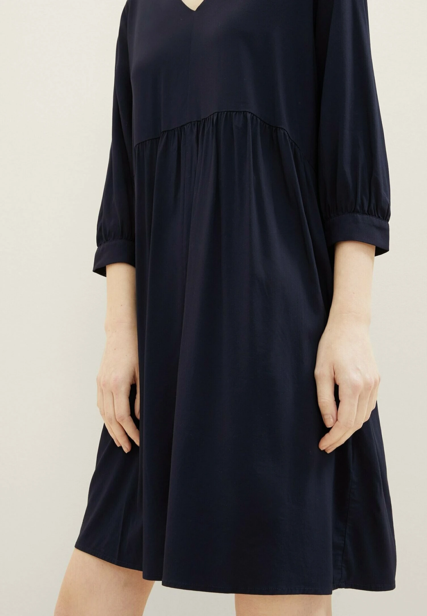 Tom Tailor Feminine V Neck Vestito EstivoSky Captain Blue Donna Vestiti TO221C0RB-K12 6 Tom Tailor Feminine V Neck Vestito EstivoSky Captain Blue Donna Vestiti TO221C0RB-K12 - immagine 4