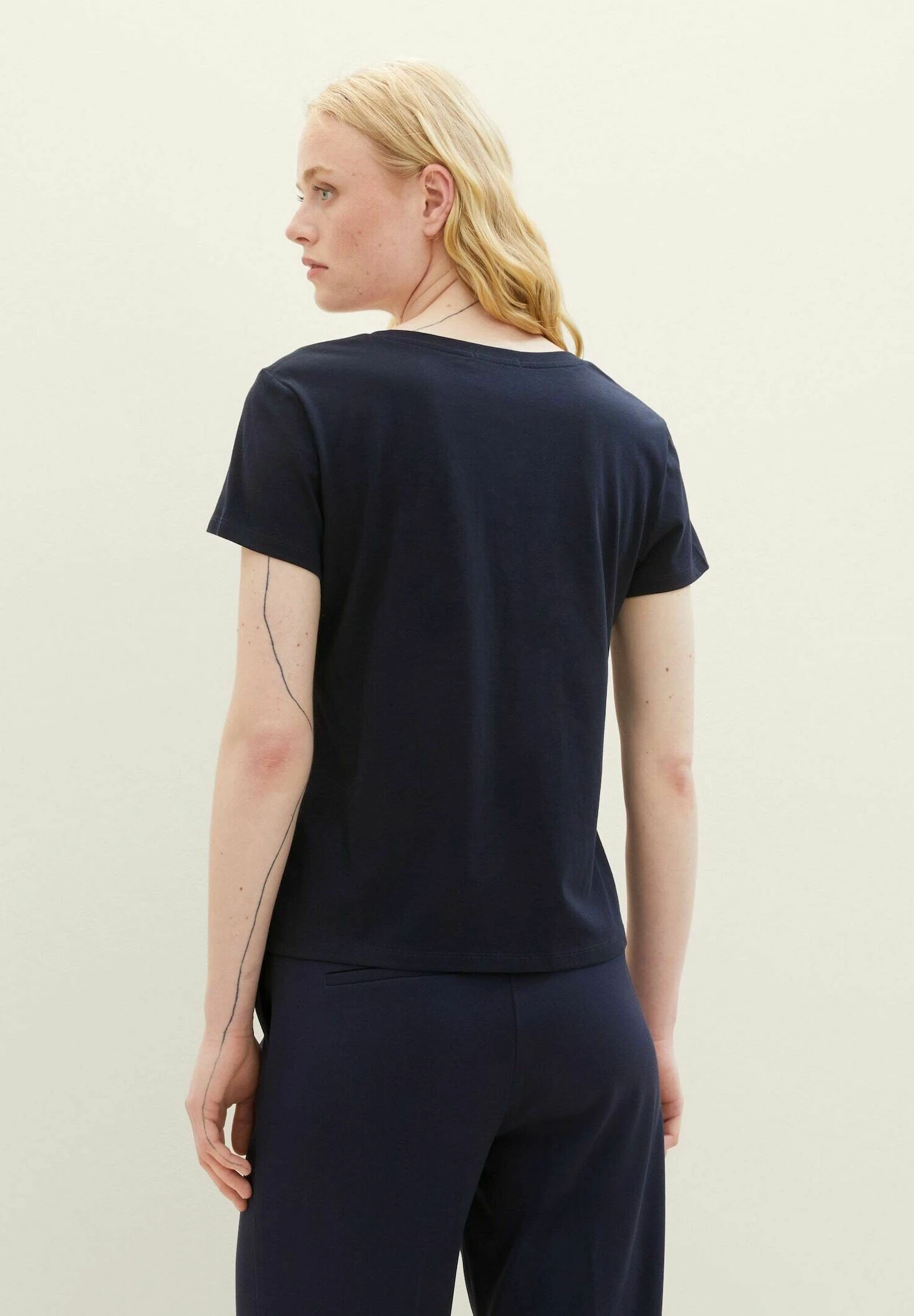 TOM TAILOR Denim Mit V-AusschnittT-Shirt BasicSky Captain Blue Donna T-shirt E Top TO721D14A-K11 5 TOM TAILOR Denim Mit V-AusschnittT-Shirt BasicSky Captain Blue Donna T-shirt E Top TO721D14A-K11 - immagine 3