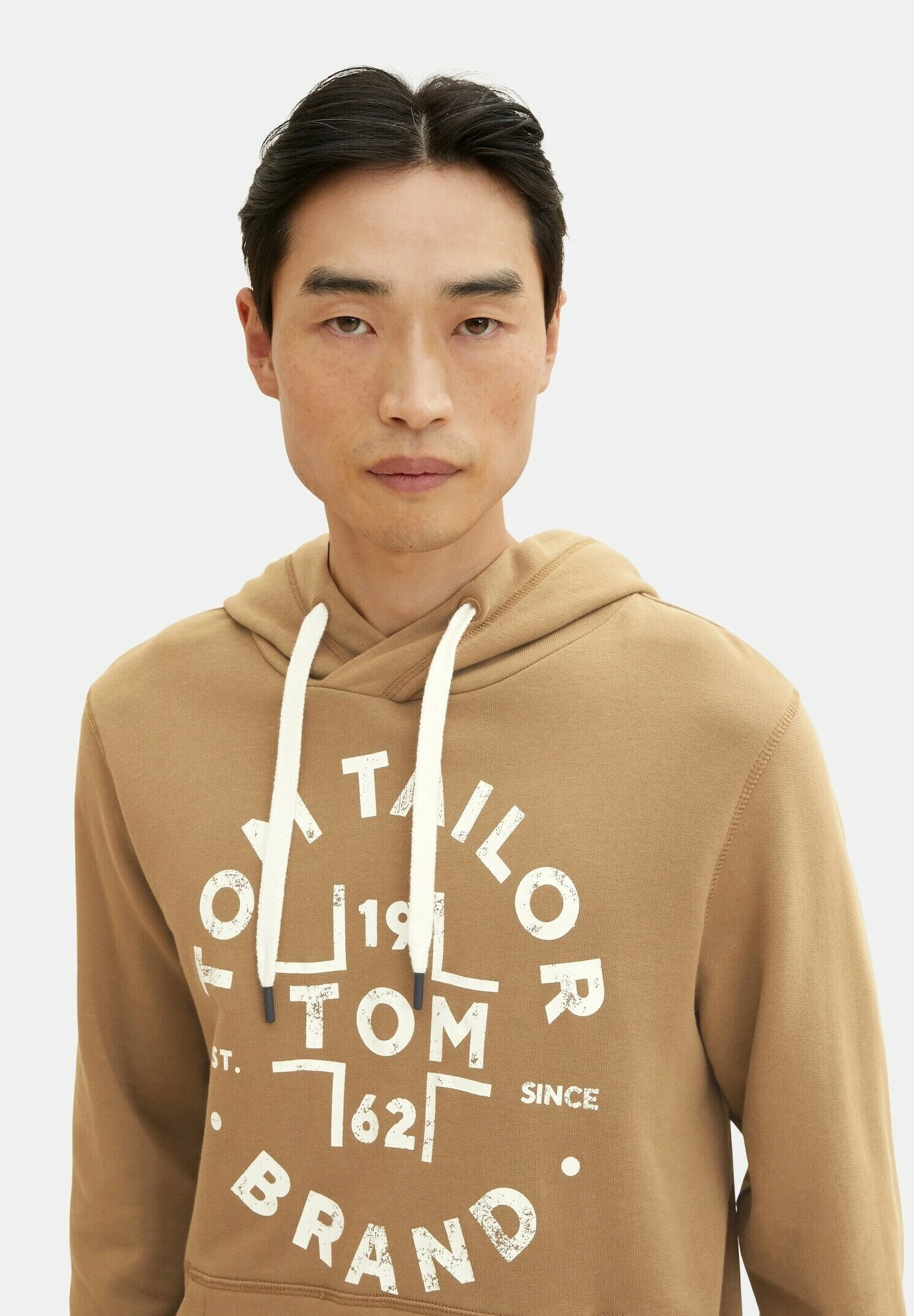 Tom Tailor Mit Kapuze Und LogoprintFelpa Con CappuccioOtter Brown Uomo Maglieria E Felpe TO222S0F9-O11 6 Tom Tailor Mit Kapuze Und LogoprintFelpa Con CappuccioOtter Brown Uomo Maglieria E Felpe TO222S0F9-O11 - immagine 4