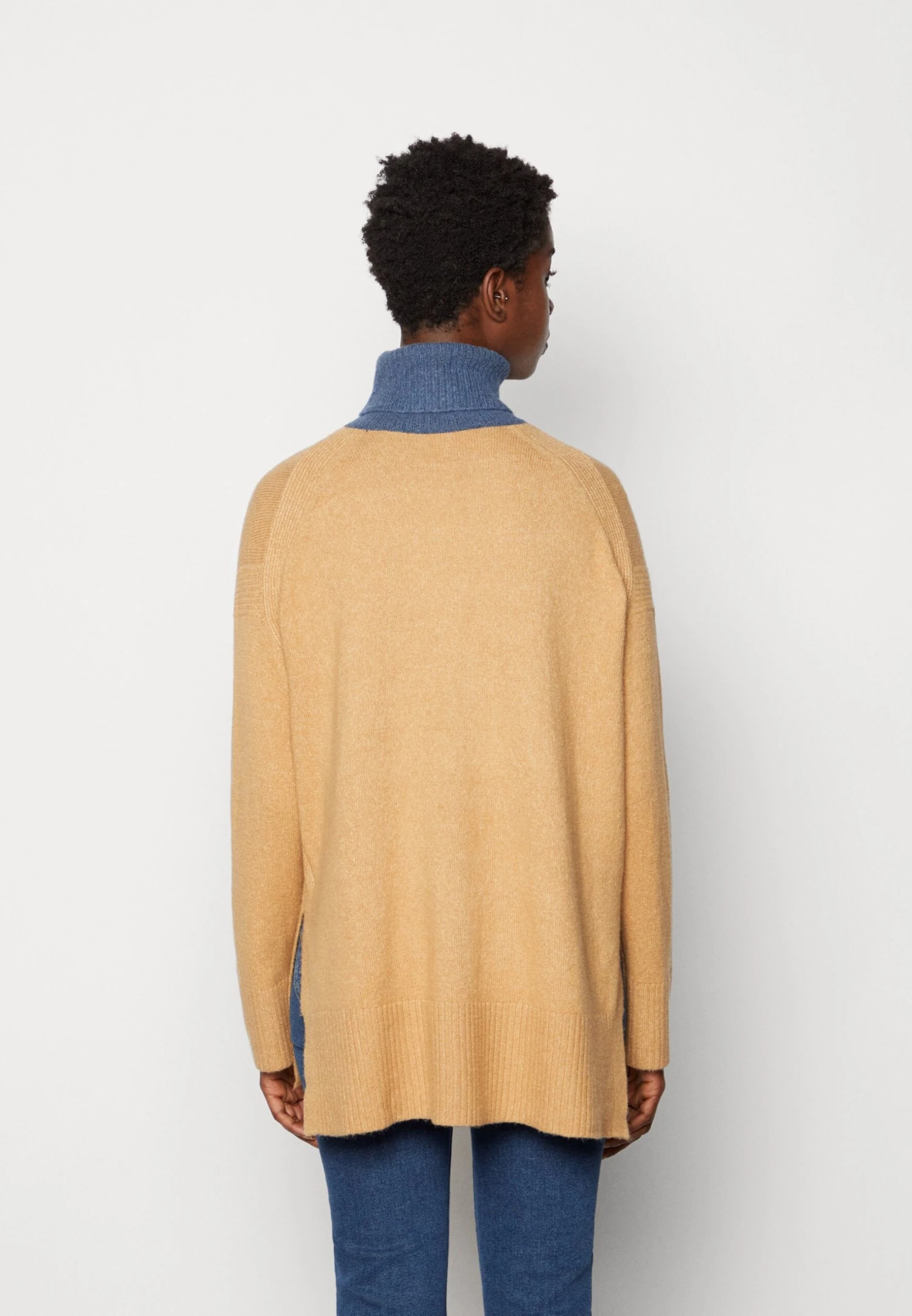Tom Tailor Turtleneck ColorblockMaglioneSoft Light Camel Donna Maglieria TO221I0QA-B11 5 Tom Tailor Turtleneck ColorblockMaglioneSoft Light Camel Donna Maglieria TO221I0QA-B11 - immagine 3
