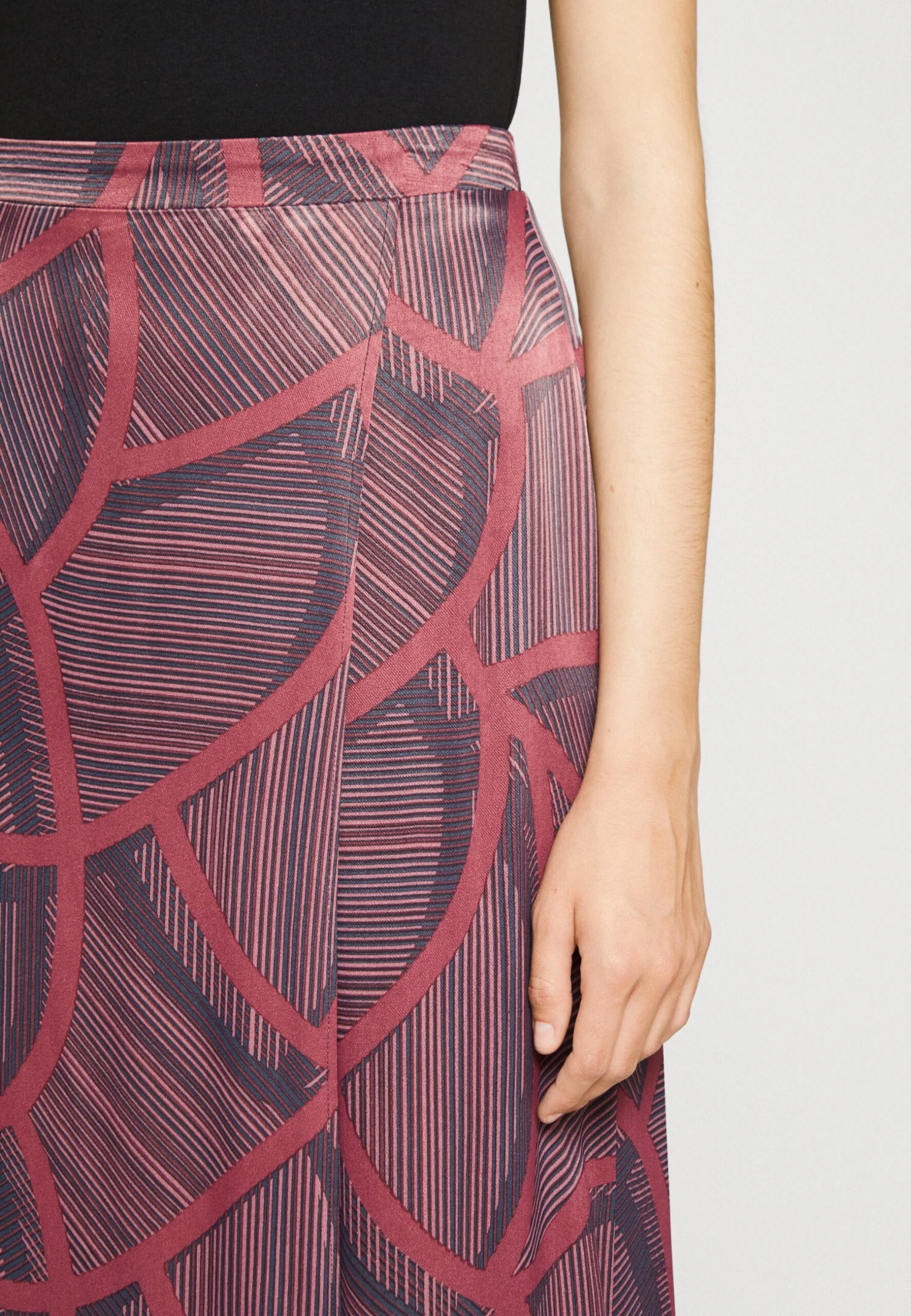 Tom Tailor Skirt Wrap PrintedGonna A PortafoglioNavy Donna Gonne TO221B0DR-G11 6 Tom Tailor Skirt Wrap PrintedGonna A PortafoglioNavy Donna Gonne TO221B0DR-G11 - immagine 4