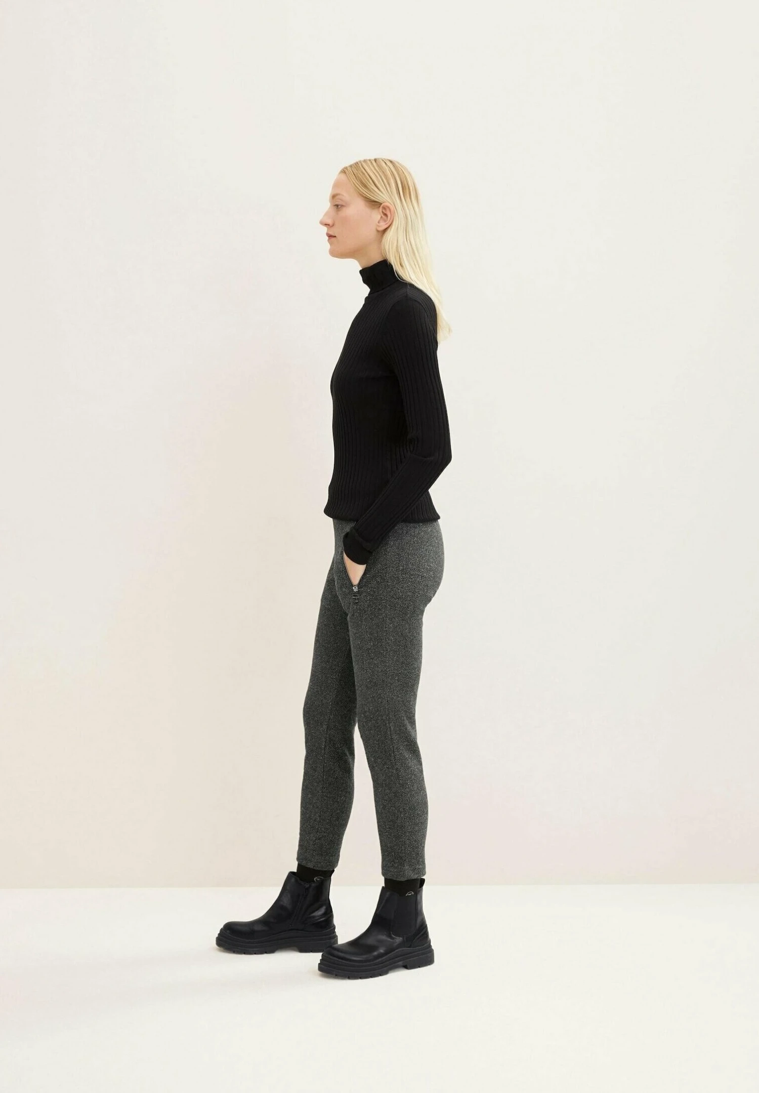 Tom Tailor Pantaloni SportiviBlack White Structure Design Donna Pantaloni TO221A0I3-Q11 8 Tom Tailor Pantaloni SportiviBlack White Structure Design Donna Pantaloni TO221A0I3-Q11 - immagine 6