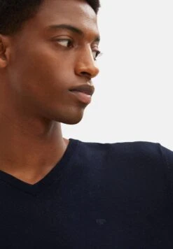 Tom Tailor Basic V Neck MaglioneNavy Melange Uomo Maglieria TO222Q0FA-K13 -Tom Tailor 8397e5bd76bf48919519c2957f6aa769