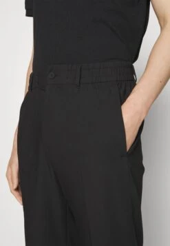 TOM TAILOR Denim TrousersChinoBlack Uomo Pantaloni TO722E078-Q11 12 TOM TAILOR Denim TrousersChinoBlack Uomo Pantaloni TO722E078-Q11 -Tom Tailor 83f00b8989ff4edfb18673294f8e7bf2