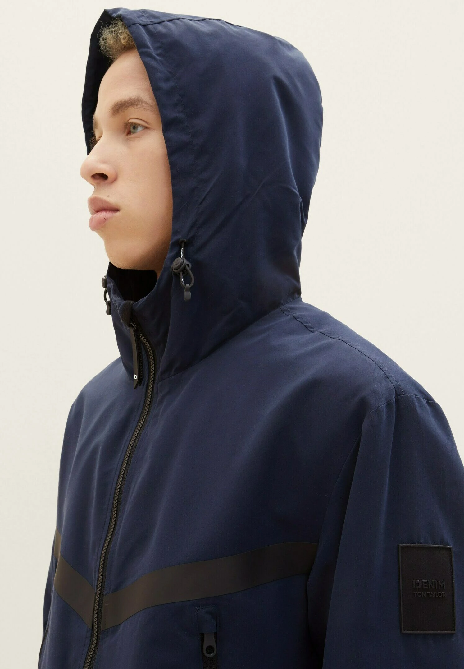 TOM TAILOR Denim Mit KapuzeGiacca LeggeraSky Captain Blue Uomo Giacche TO722T07Q-K11 6 TOM TAILOR Denim Mit KapuzeGiacca LeggeraSky Captain Blue Uomo Giacche TO722T07Q-K11 - immagine 4