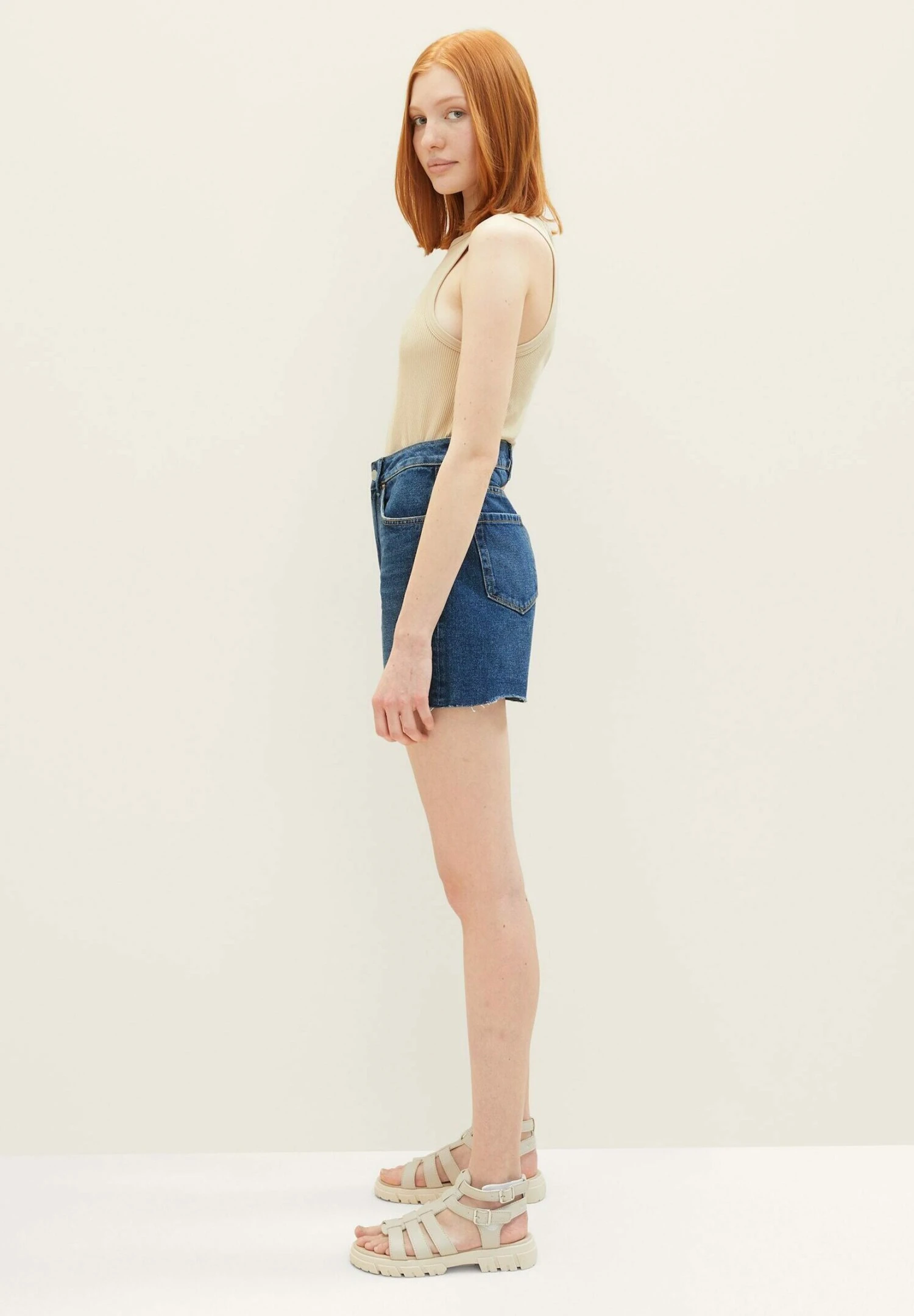 TOM TAILOR Denim MomShorts Di JeansUsed Dark Stone Blue Denim Donna Shorts TO721S03U-K12 7 TOM TAILOR Denim MomShorts Di JeansUsed Dark Stone Blue Denim Donna Shorts TO721S03U-K12 - immagine 5