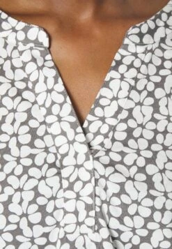 Tom Tailor AopCamicettaGrey Donna Camicie E Bluse TO221D1I2-C11 13 Tom Tailor AopCamicettaGrey Donna Camicie E Bluse TO221D1I2-C11 -Tom Tailor a77205724bf24f368708999a6d01cb86