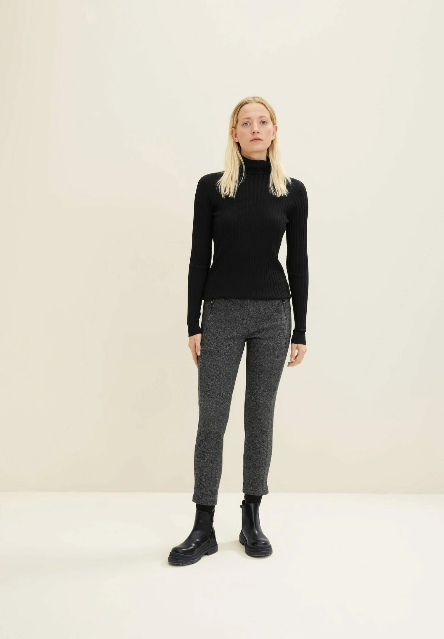 Tom Tailor Pantaloni SportiviBlack White Structure Design Donna Pantaloni TO221A0I3-Q11 7 Tom Tailor Pantaloni SportiviBlack White Structure Design Donna Pantaloni TO221A0I3-Q11 - immagine 5