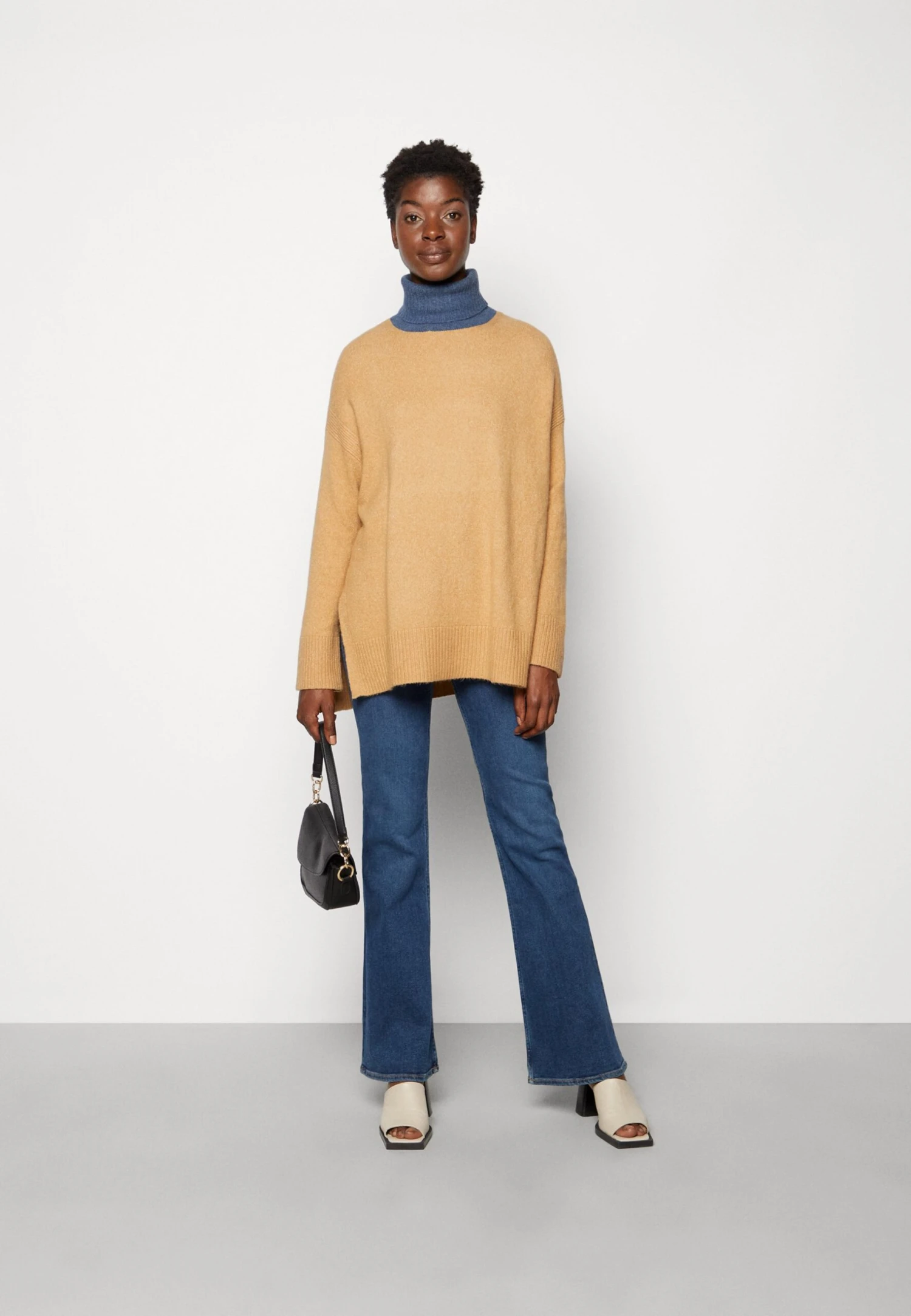 Tom Tailor Turtleneck ColorblockMaglioneSoft Light Camel Donna Maglieria TO221I0QA-B11 4 Tom Tailor Turtleneck ColorblockMaglioneSoft Light Camel Donna Maglieria TO221I0QA-B11 - immagine 2