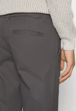 Tom Tailor TrousersChinoTarmac Grey Uomo Pantaloni TO222E081-C11 11 Tom Tailor TrousersChinoTarmac Grey Uomo Pantaloni TO222E081-C11 -Tom Tailor b0d9a0ca784741ccb2807bd83e4b3ef9