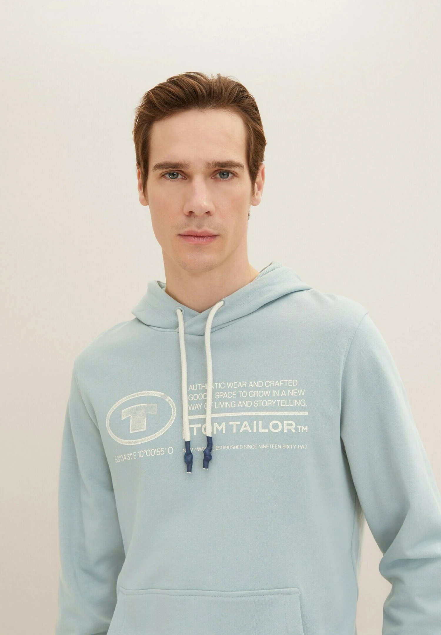 Tom Tailor Mit LogoFelpa Con CappuccioLight Ice Blue Uomo Maglieria E Felpe TO222S0GL-K11 6 Tom Tailor Mit LogoFelpa Con CappuccioLight Ice Blue Uomo Maglieria E Felpe TO222S0GL-K11 - immagine 4