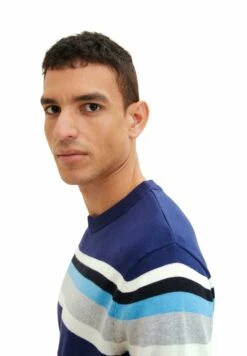 Tom Tailor Mit StreifenmusterMaglioneDark Blue Multicolor Stripe Uomo Maglieria TO222Q0QQ-K11 11 Tom Tailor Mit StreifenmusterMaglioneDark Blue Multicolor Stripe Uomo Maglieria TO222Q0QQ-K11 -Tom Tailor bc57aa86e8794f02ba627c22d07c2e92