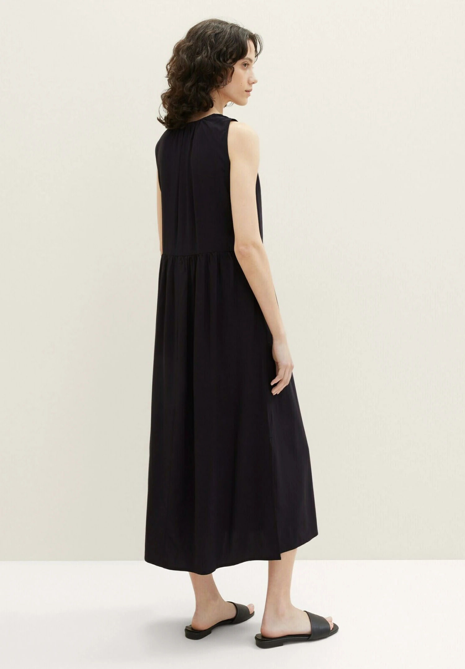 Tom Tailor Mit VolantVestito EstivoDeep Black Donna Vestiti TO221C0R9-Q11 5 Tom Tailor Mit VolantVestito EstivoDeep Black Donna Vestiti TO221C0R9-Q11 - immagine 3