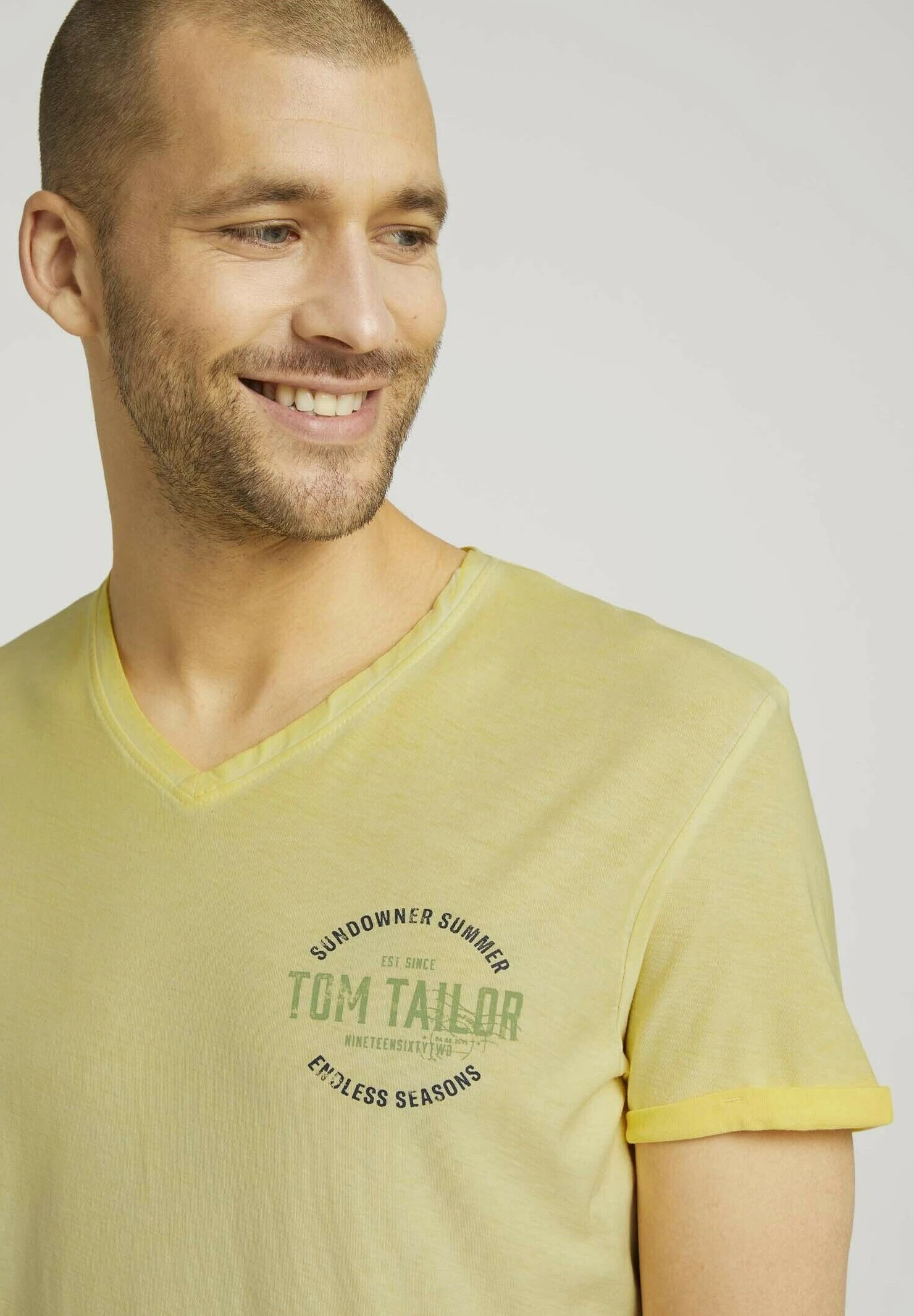 Tom Tailor Im Used Look T-Shirt Con StampaPale Straw Yellow Uomo T-shirt E Polo TO222O10S-E11 6 Tom Tailor Im Used Look T-Shirt Con StampaPale Straw Yellow Uomo T-shirt E Polo TO222O10S-E11 - immagine 4