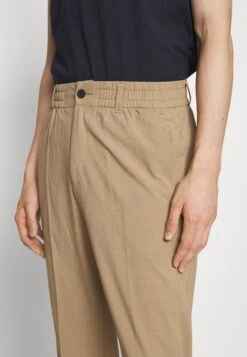 TOM TAILOR Denim TrousersChinoDesert Fawn Uomo Pantaloni TO722E078-B11 13 TOM TAILOR Denim TrousersChinoDesert Fawn Uomo Pantaloni TO722E078-B11 -Tom Tailor c52386f8d81e40ec8ed4323f4c364adf