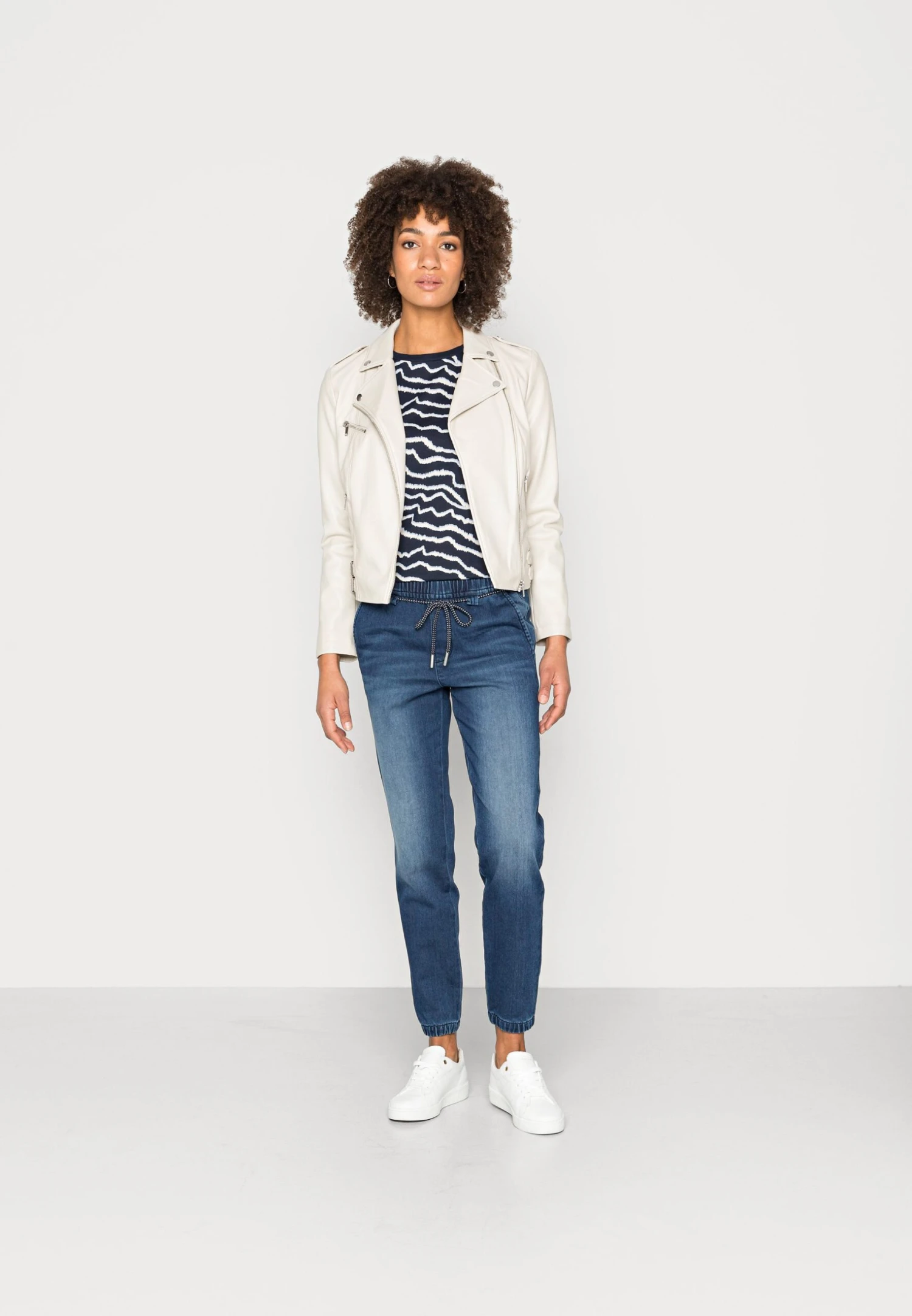 Tom Tailor Jeans BaggyDark Stone Wash Denim Donna Jeans TO221N0CZ-K12 4 Tom Tailor Jeans BaggyDark Stone Wash Denim Donna Jeans TO221N0CZ-K12 - immagine 2