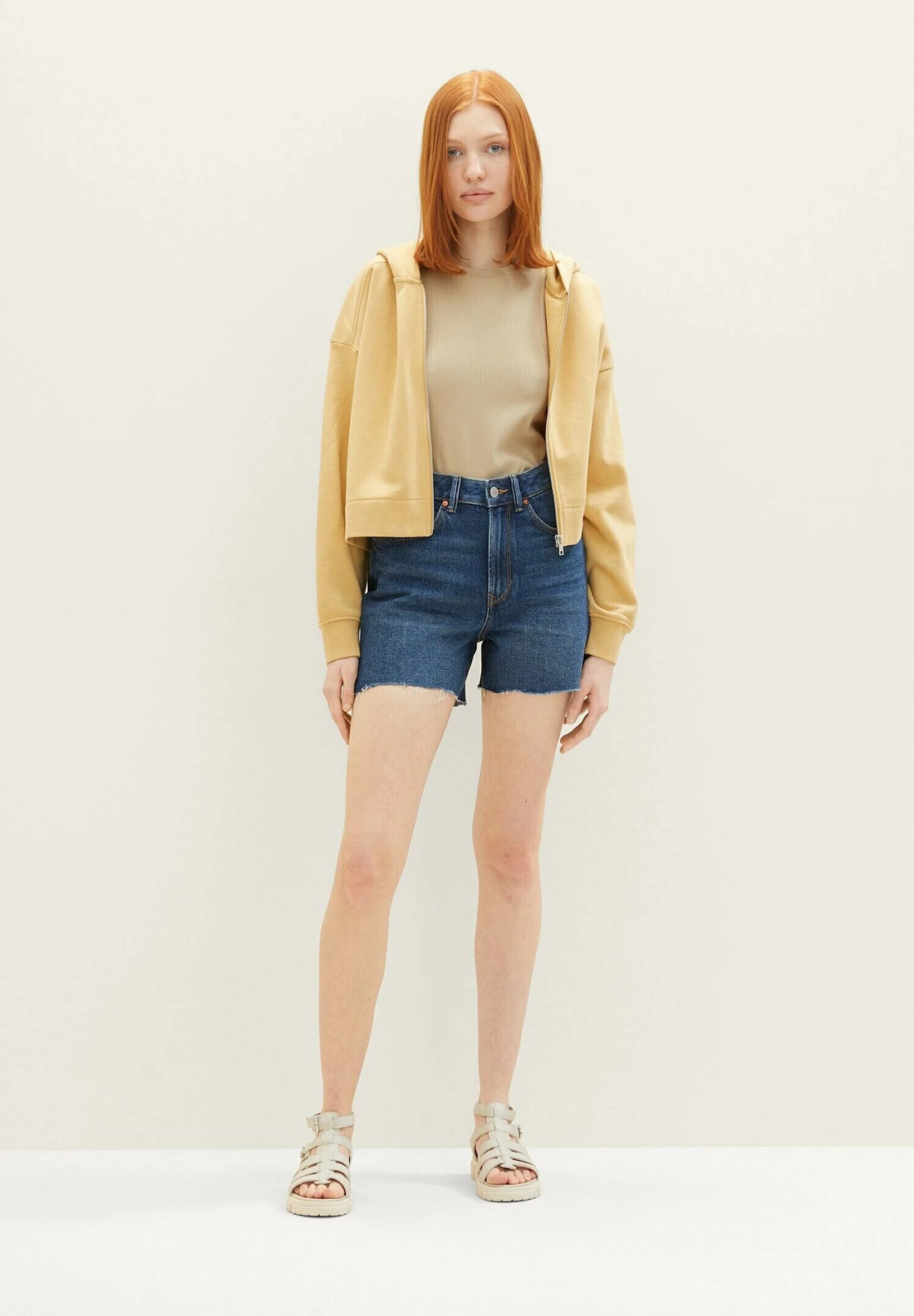 TOM TAILOR Denim MomShorts Di JeansUsed Dark Stone Blue Denim Donna Shorts TO721S03U-K12 4 TOM TAILOR Denim MomShorts Di JeansUsed Dark Stone Blue Denim Donna Shorts TO721S03U-K12 - immagine 2
