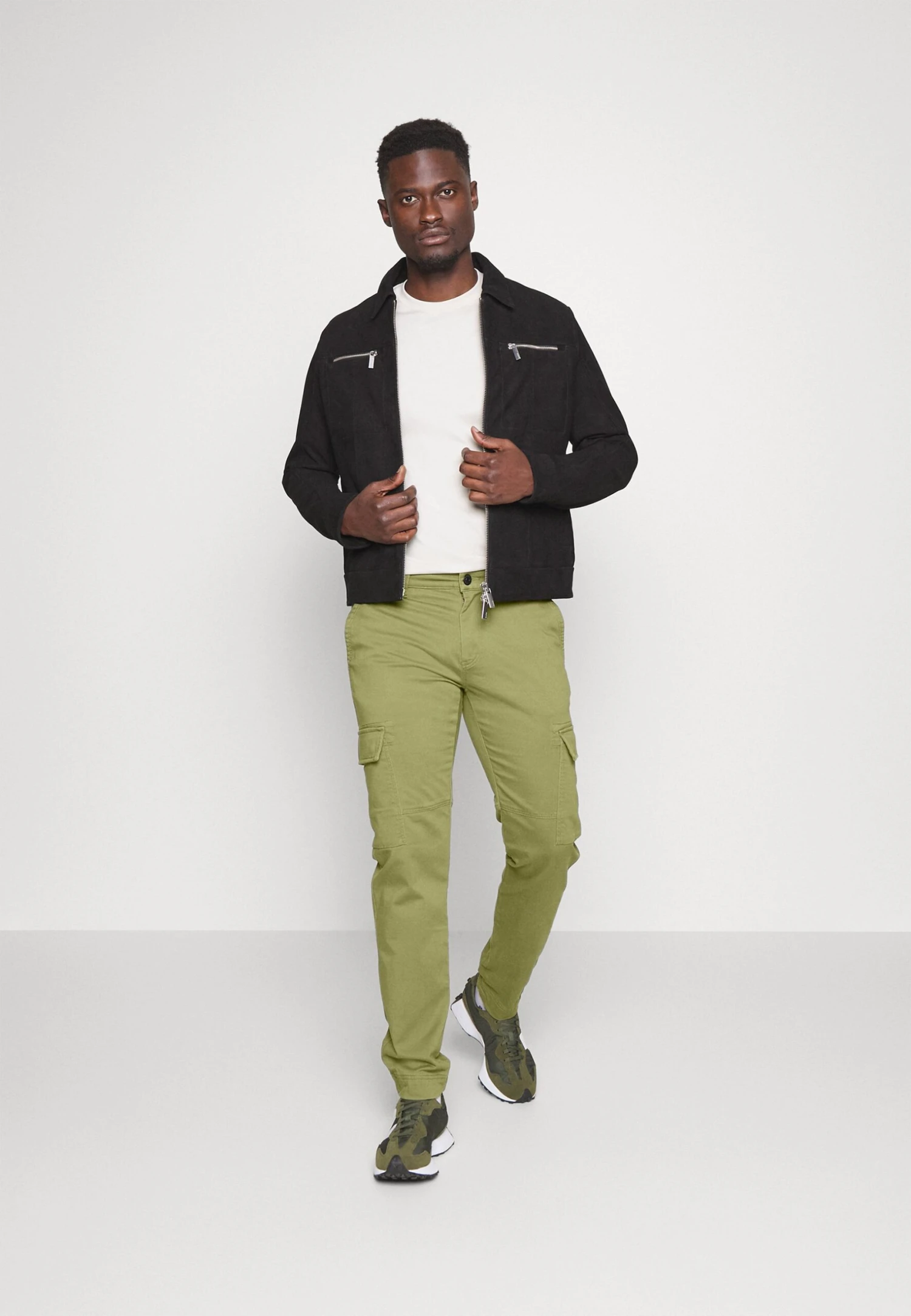 Tom Tailor Pantaloni CargoOlive Branch Green Uomo Pantaloni TO222E06M-M11 4 Tom Tailor Pantaloni CargoOlive Branch Green Uomo Pantaloni TO222E06M-M11 - immagine 2