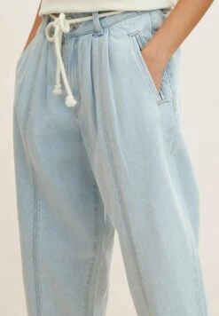 TOM TAILOR Denim Jeans Tapered FitUsed Light Stone Blue Denim Donna Jeans TO721N0AD-K11 -Tom Tailor d59c0cc585b54063a13121bd06dfd791